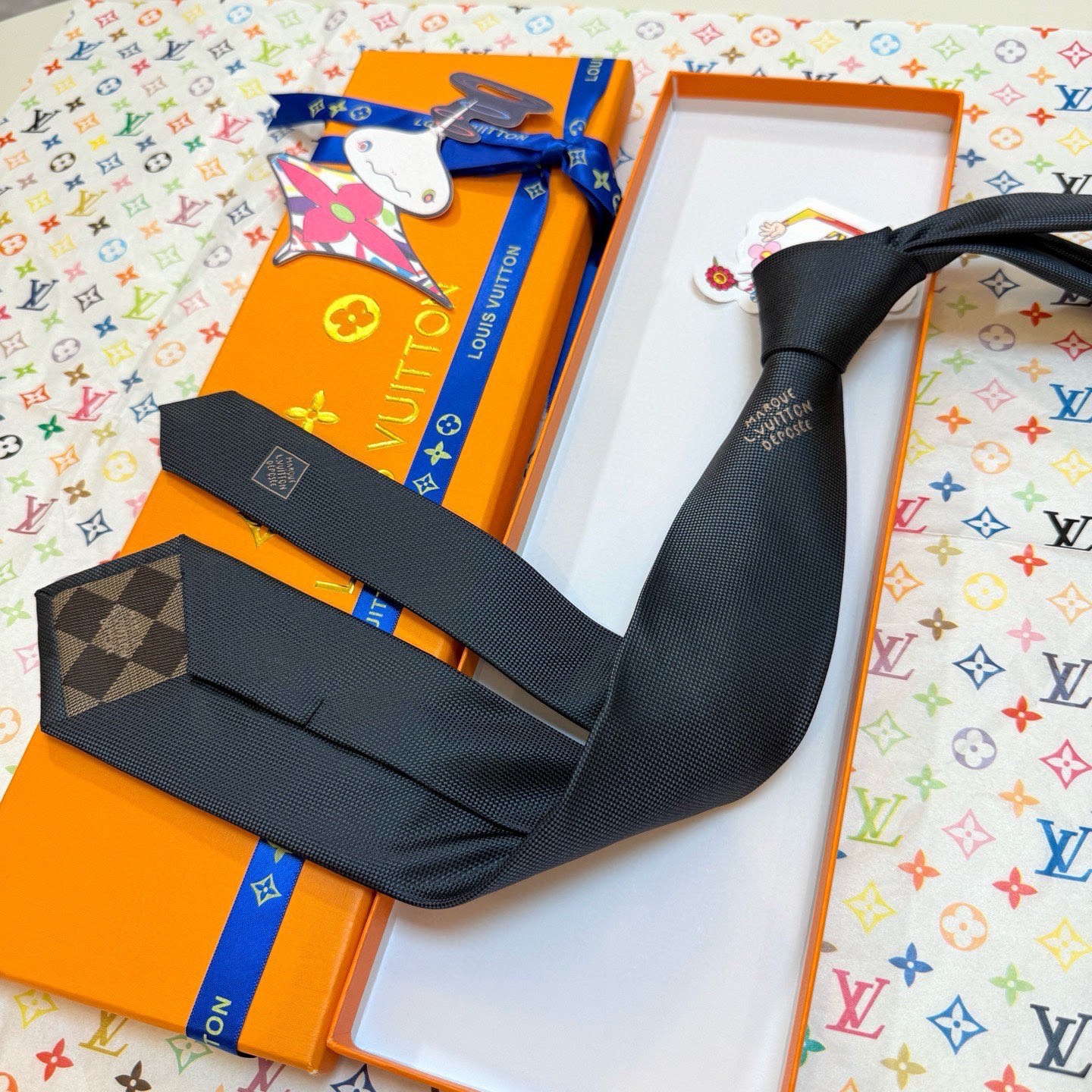 🌾新款Heritage领带 ，LV男士领带系列👔👔，6色，Heritage领带取材细腻桑蚕丝，以简约笔触