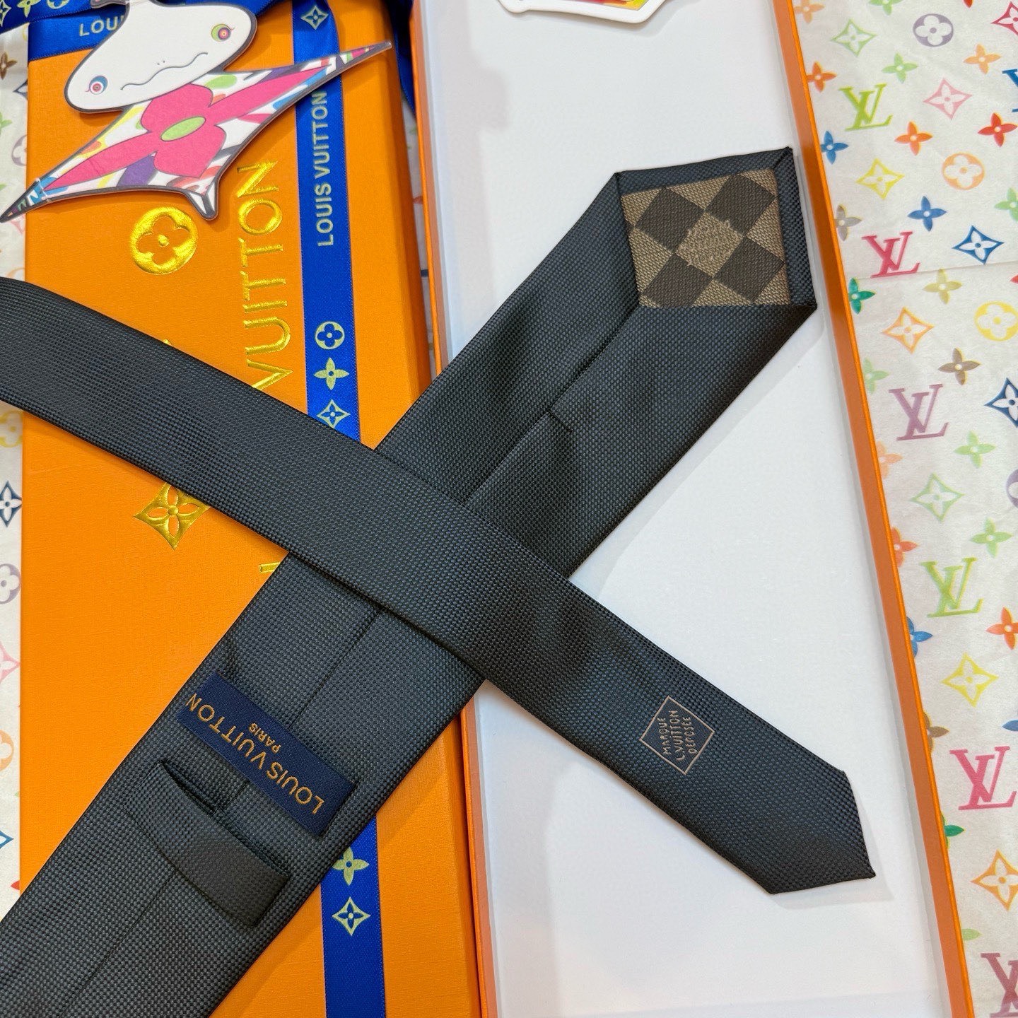 🌾新款Heritage领带 ，LV男士领带系列👔👔，6色，Heritage领带取材细腻桑蚕丝，以简约笔触