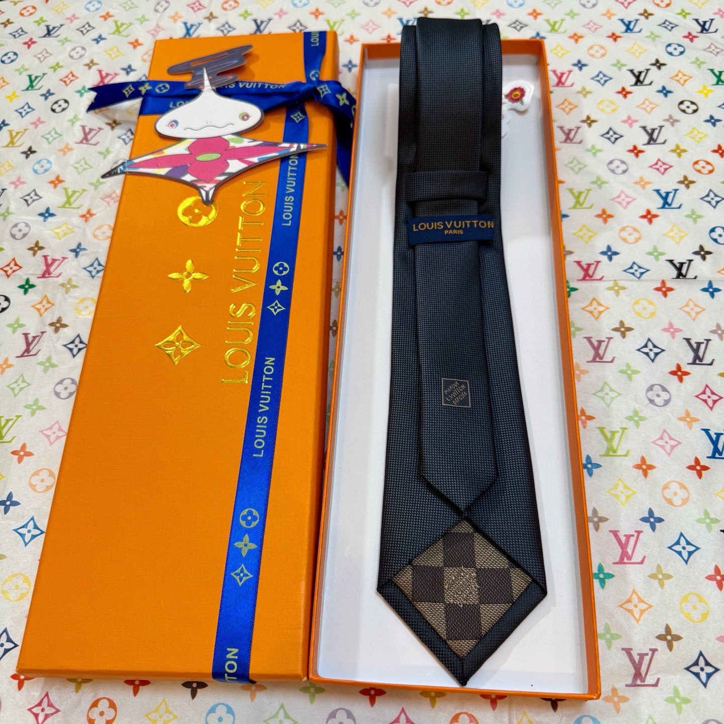 🌾新款Heritage领带 ，LV男士领带系列👔👔，6色，Heritage领带取材细腻桑蚕丝，以简约笔触