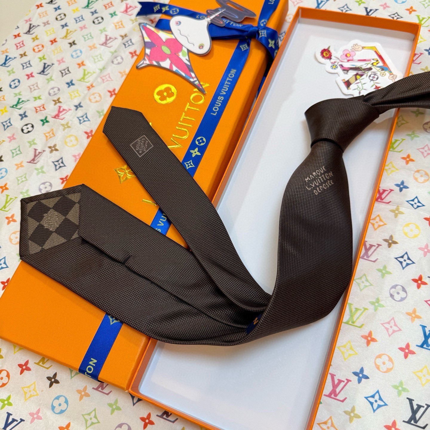 🌾新款Heritage领带 ，LV男士领带系列👔👔，6色，Heritage领带取材细腻桑蚕丝，以简约笔触