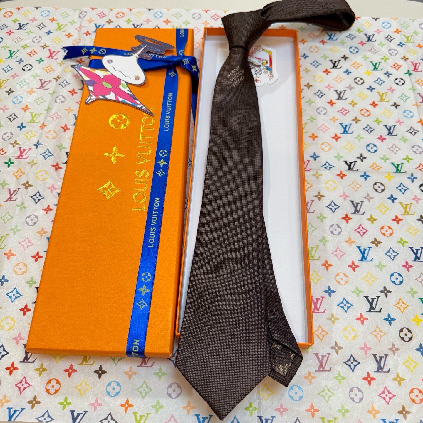 🌾新款Heritage领带 ，LV男士领带系列👔👔，6色，Heritage领带取材细腻桑蚕丝，以简约笔触