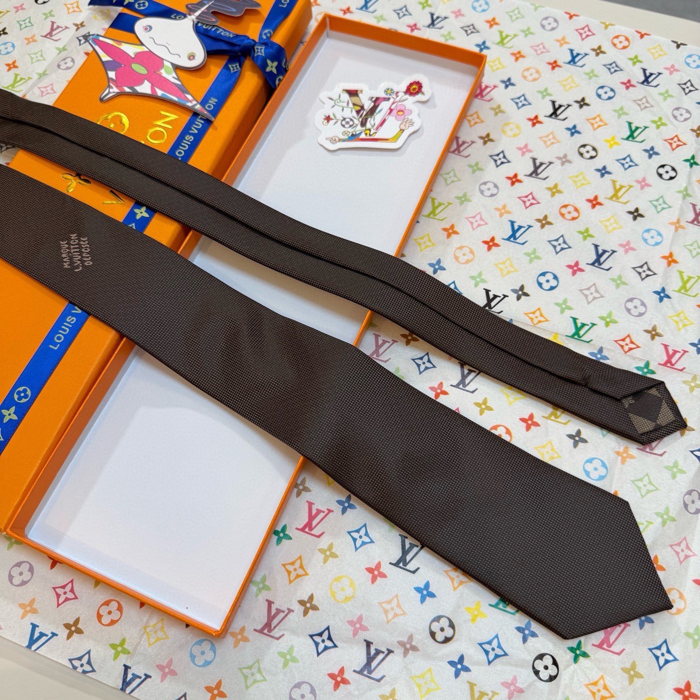 🌾新款Heritage领带 ，LV男士领带系列👔👔，6色，Heritage领带取材细腻桑蚕丝，以简约笔触