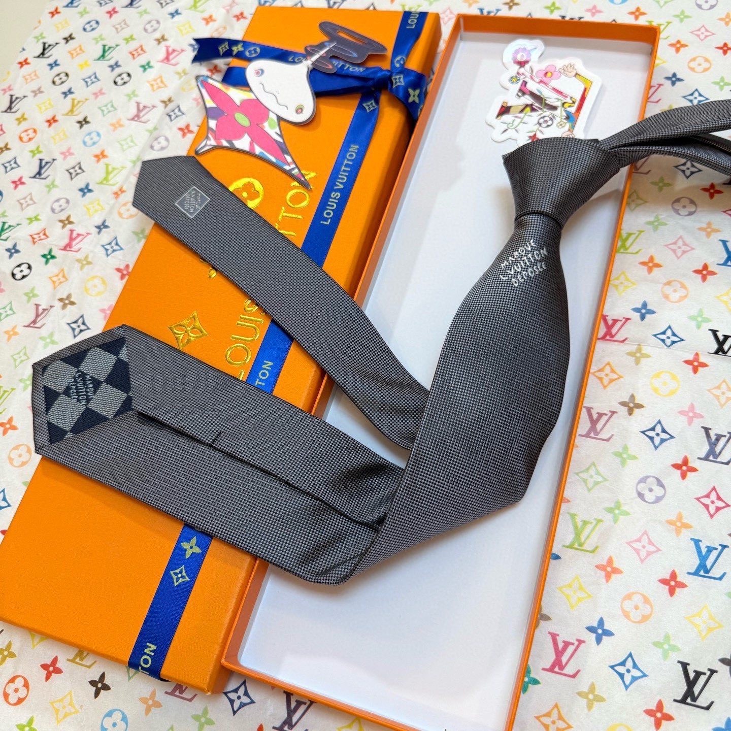 🌾新款Heritage领带 ，LV男士领带系列👔👔，6色，Heritage领带取材细腻桑蚕丝，以简约笔触