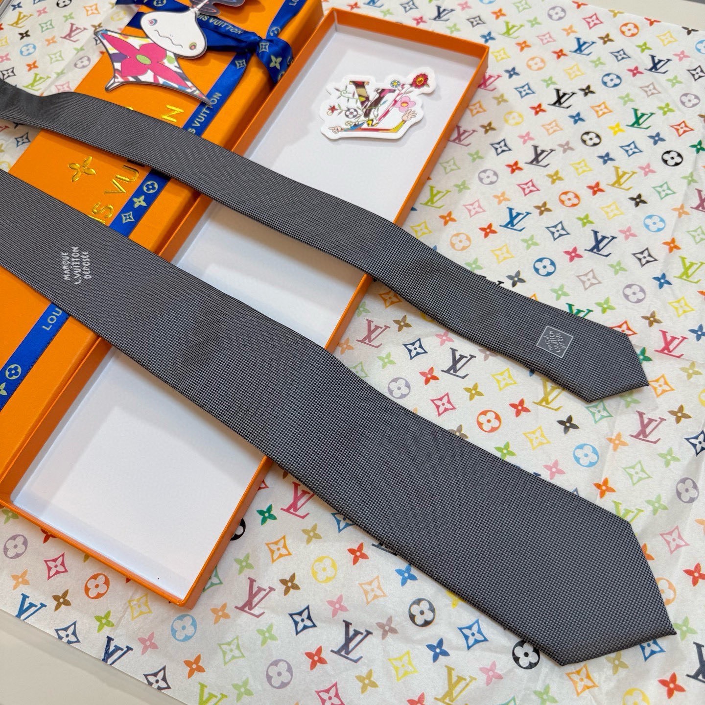 🌾新款Heritage领带 ，LV男士领带系列👔👔，6色，Heritage领带取材细腻桑蚕丝，以简约笔触