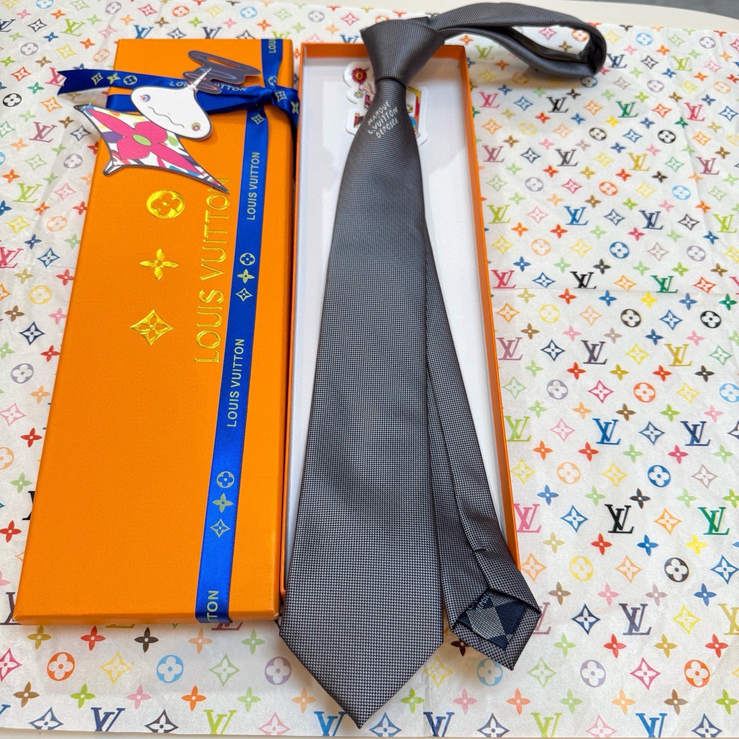 🌾新款Heritage领带 ，LV男士领带系列👔👔，6色，Heritage领带取材细腻桑蚕丝，以简约笔触