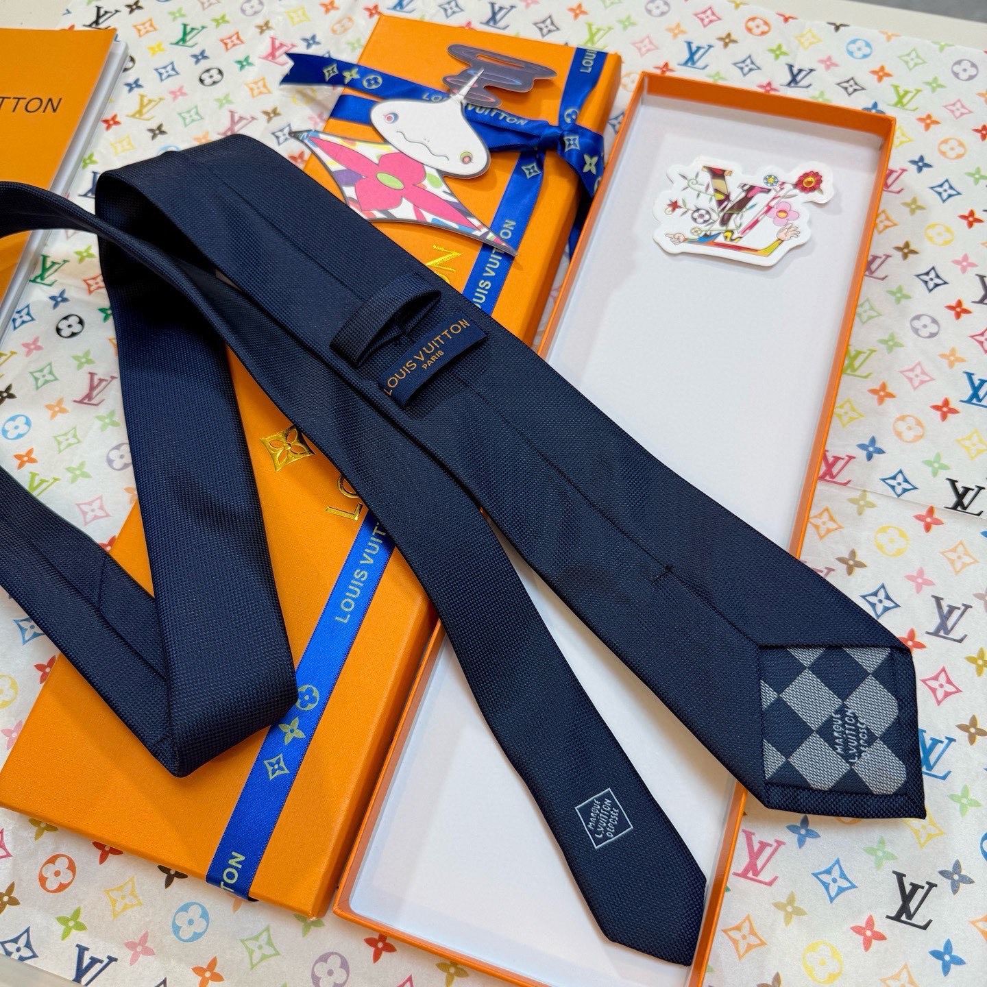 🌾新款Heritage领带 ，LV男士领带系列👔👔，6色，Heritage领带取材细腻桑蚕丝，以简约笔触