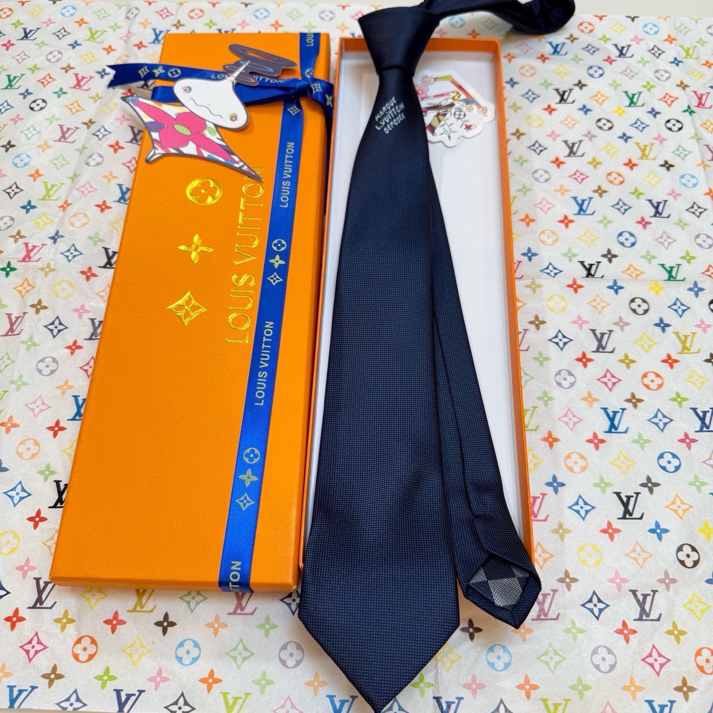 🌾新款Heritage领带 ，LV男士领带系列👔👔，6色，Heritage领带取材细腻桑蚕丝，以简约笔触