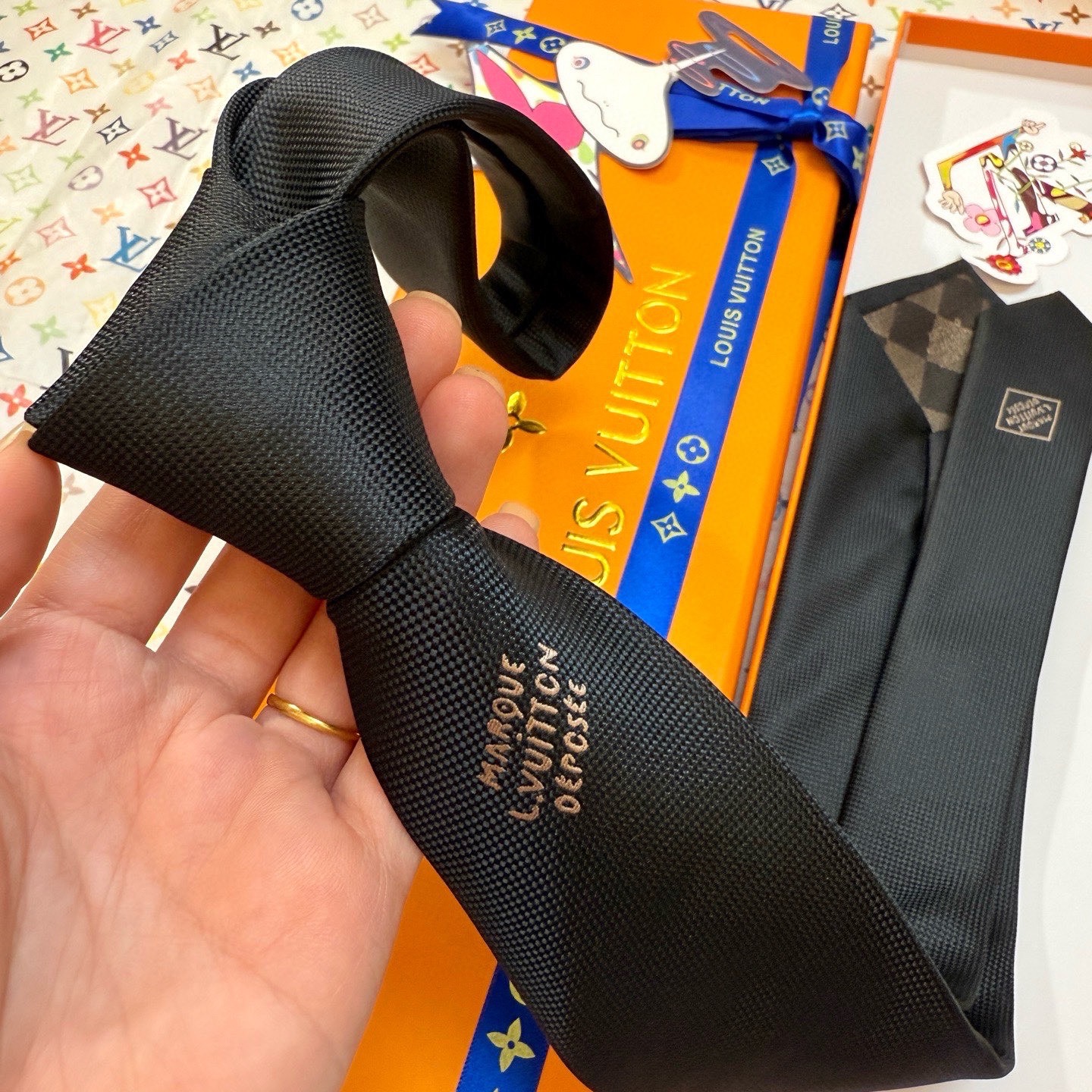 🌾新款Heritage领带 ，LV男士领带系列👔👔，6色，Heritage领带取材细腻桑蚕丝，以简约笔触