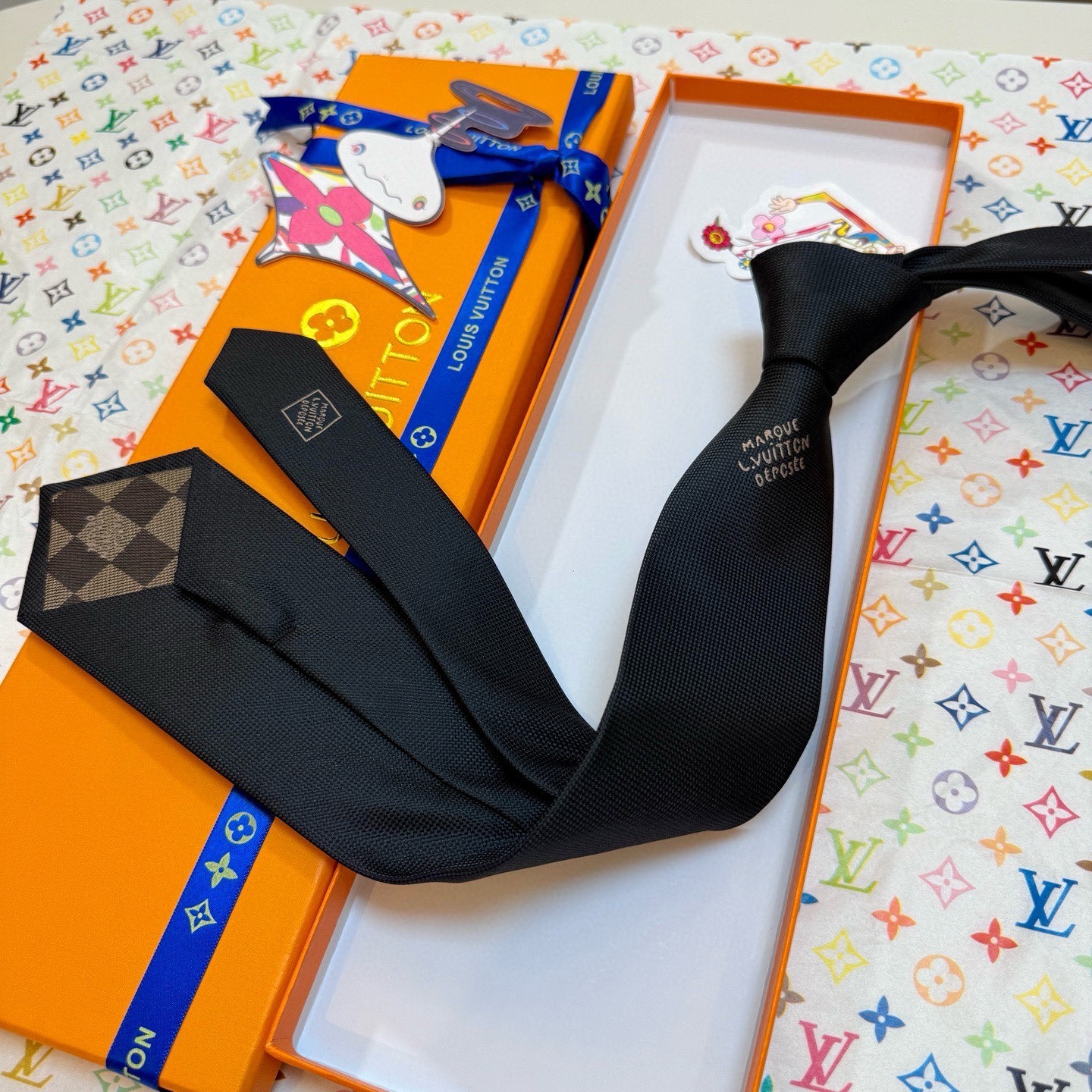 🌾新款Heritage领带 ，LV男士领带系列👔👔，6色，Heritage领带取材细腻桑蚕丝，以简约笔触