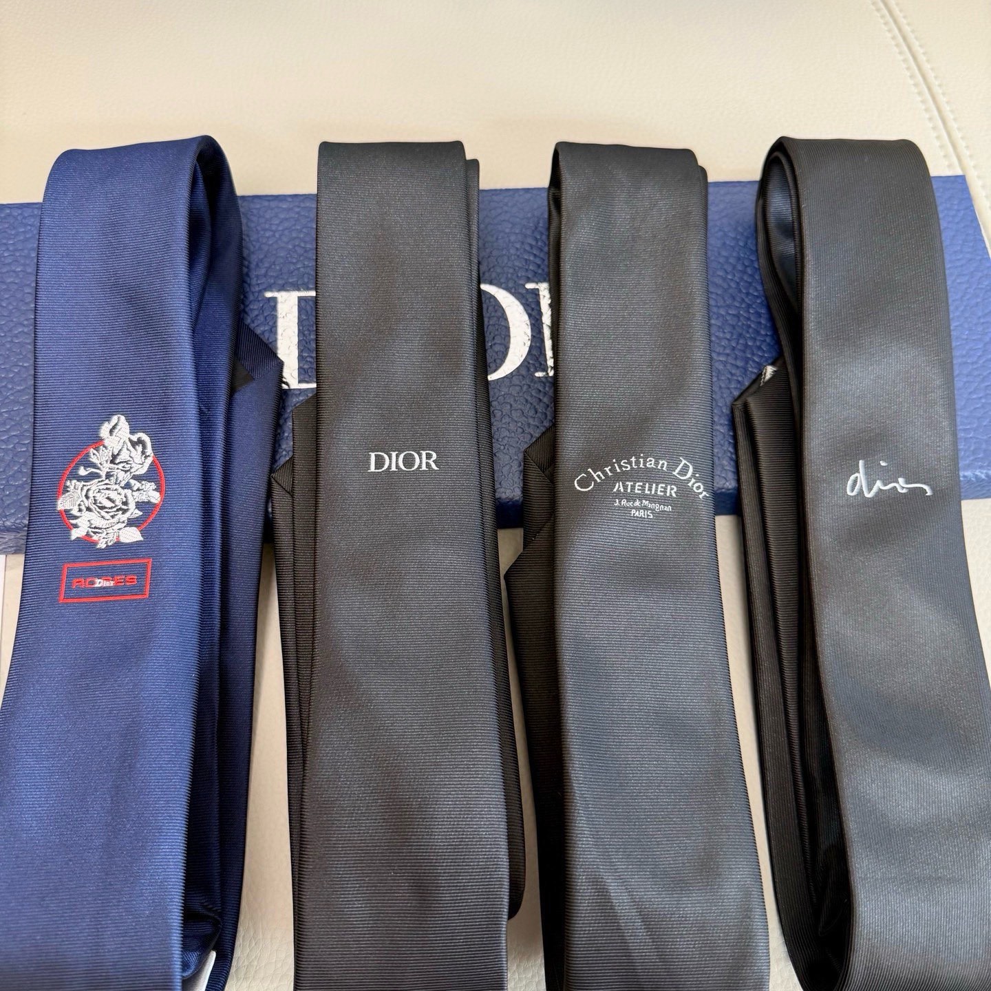 🌾爆款到👏👏新款迪奥领带 👔👔Dior男士稀有😻😻展现精湛手工与时尚优雅的理想选择，这款采用DO家最经典