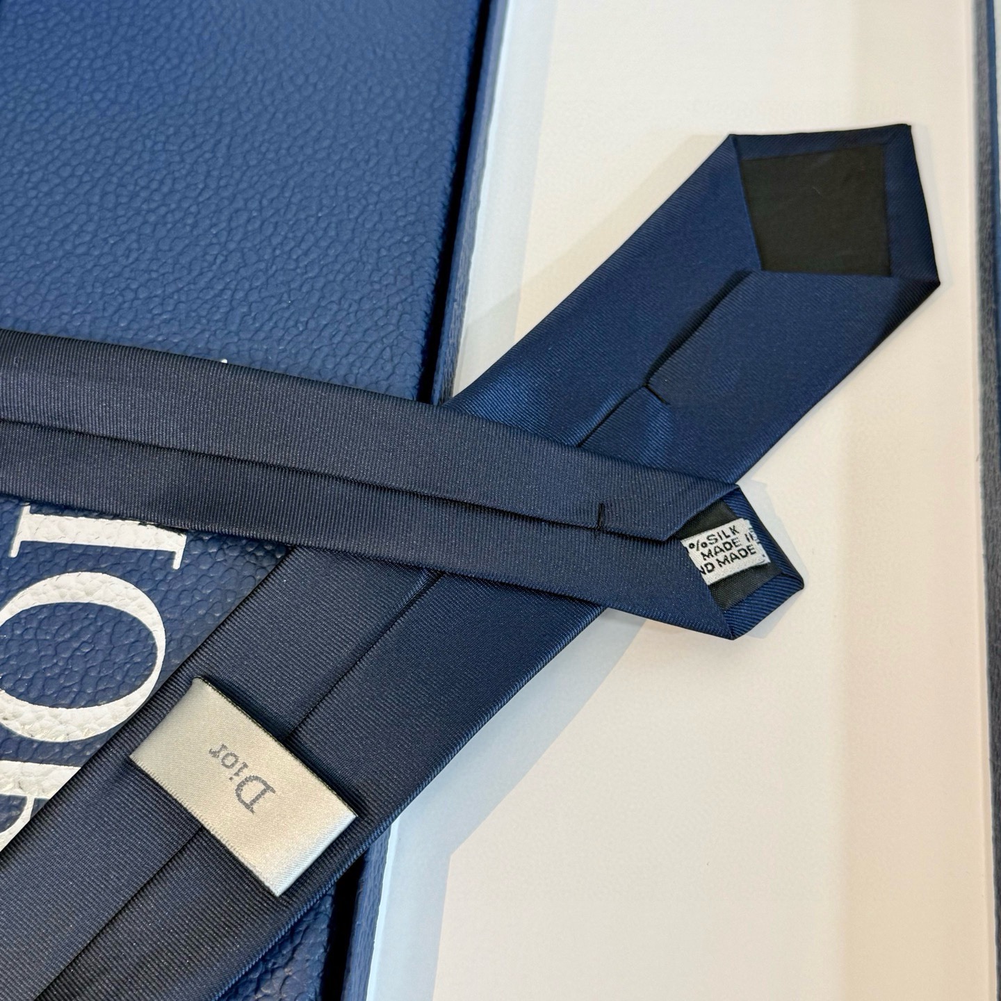 🌾爆款到👏👏新款迪奥领带 👔👔Dior男士稀有😻😻展现精湛手工与时尚优雅的理想选择，这款采用DO家最经典