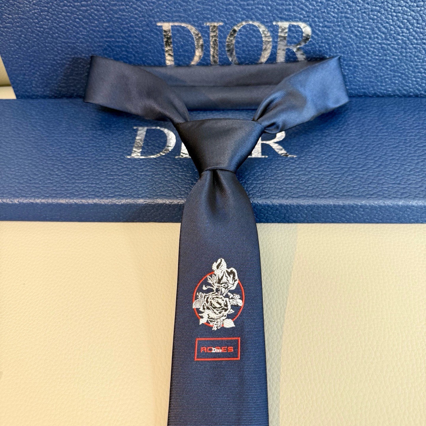 🌾爆款到👏👏新款迪奥领带 👔👔Dior男士稀有😻😻展现精湛手工与时尚优雅的理想选择，这款采用DO家最经典