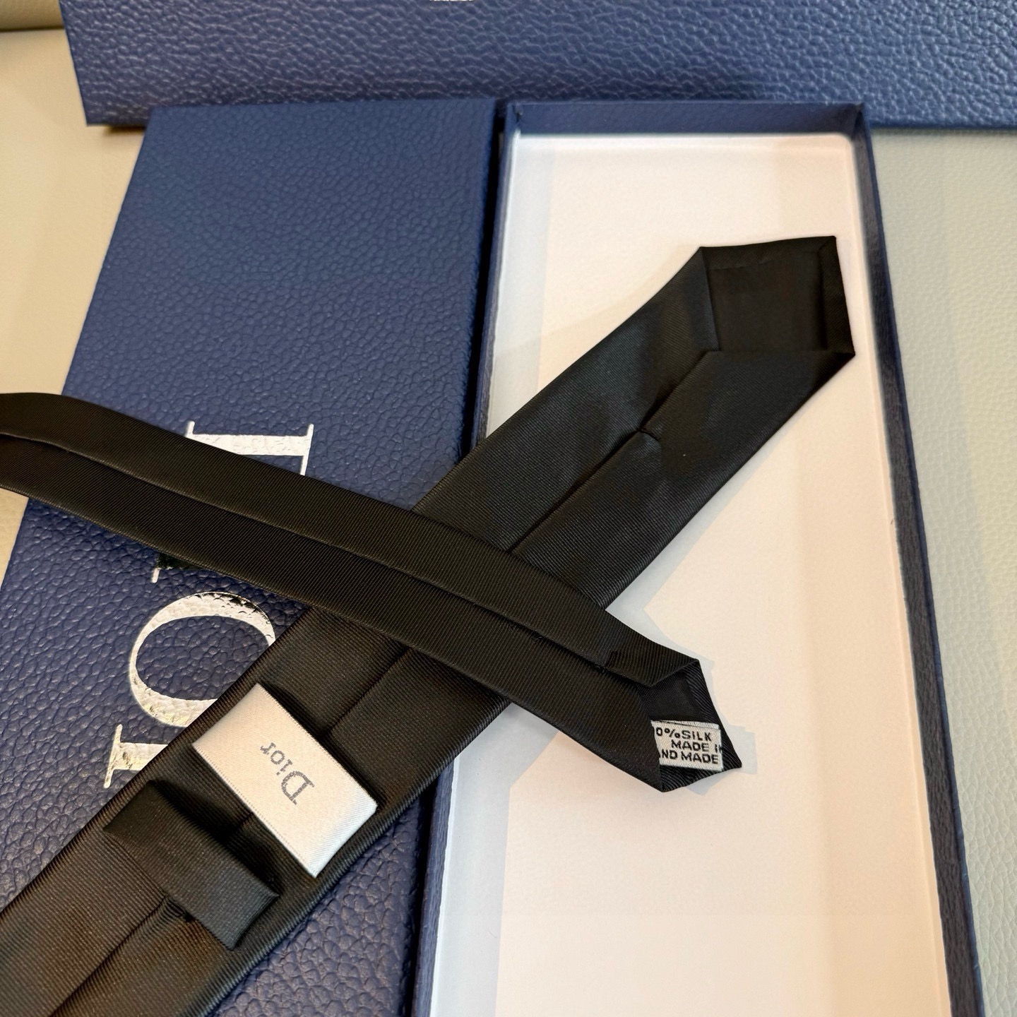 🌾爆款到👏👏新款迪奥领带 👔👔Dior男士稀有😻😻展现精湛手工与时尚优雅的理想选择，这款采用DO家最经典