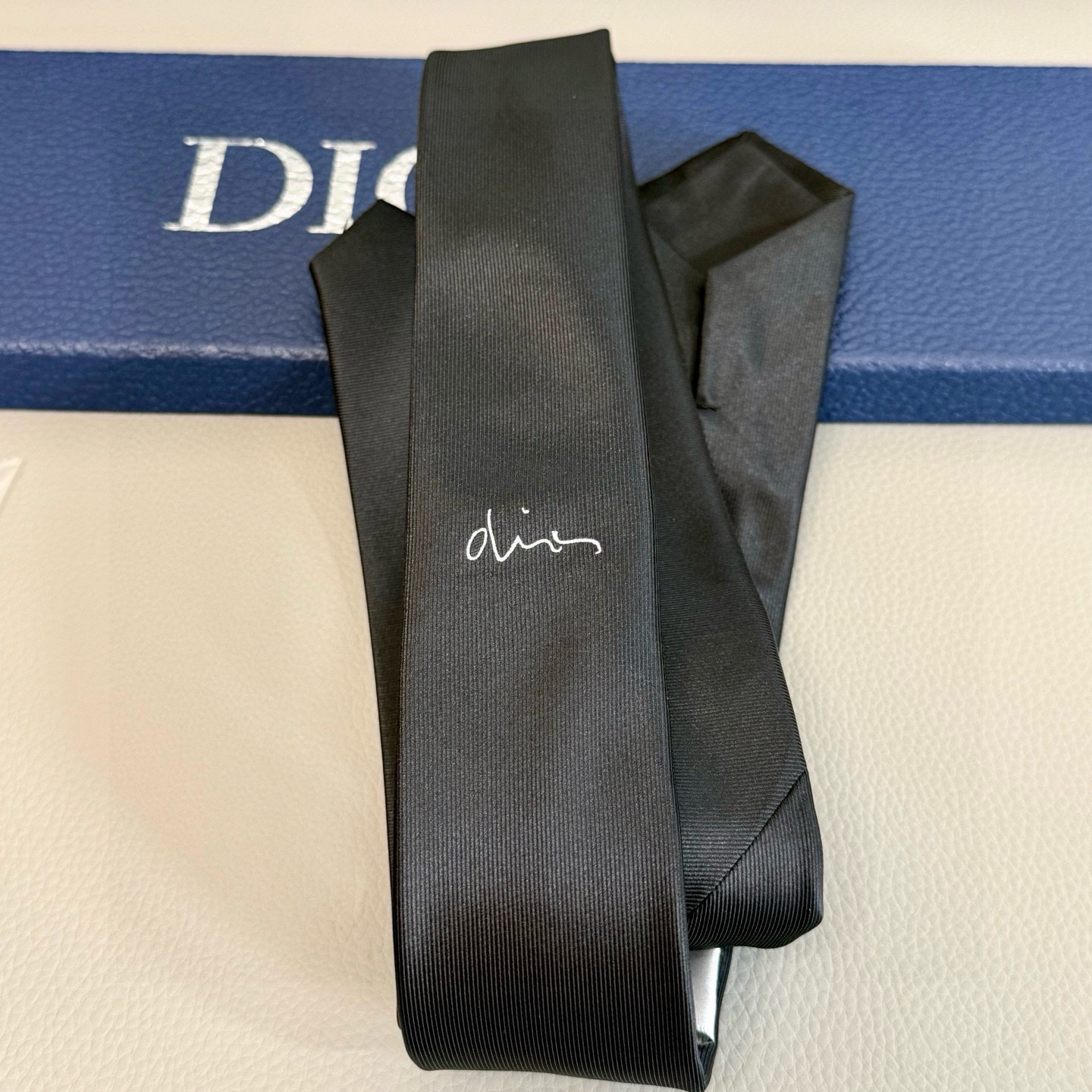 🌾爆款到👏👏新款迪奥领带 👔👔Dior男士稀有😻😻展现精湛手工与时尚优雅的理想选择，这款采用DO家最经典