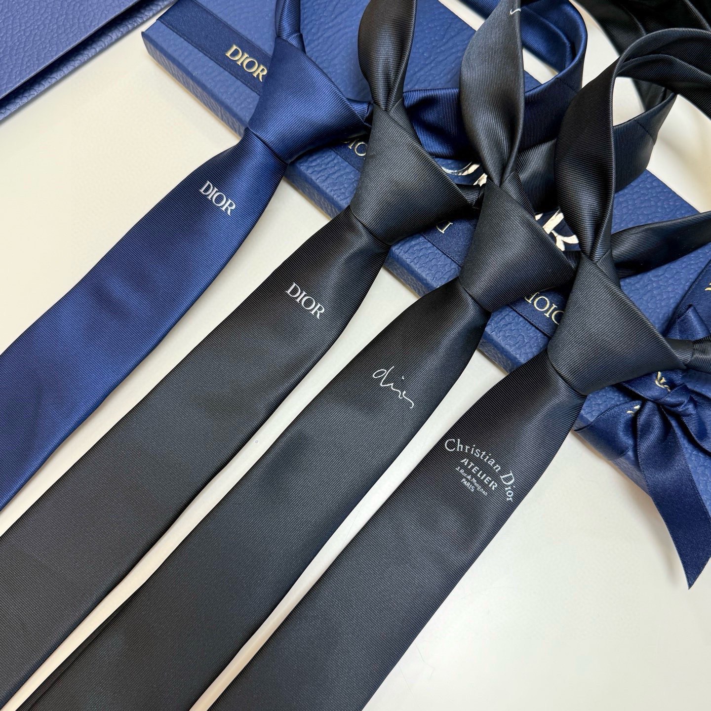 🌾爆款到👏👏新款迪奥领带 👔👔Dior男士稀有😻😻展现精湛手工与时尚优雅的理想选择，这款采用DO家最经典