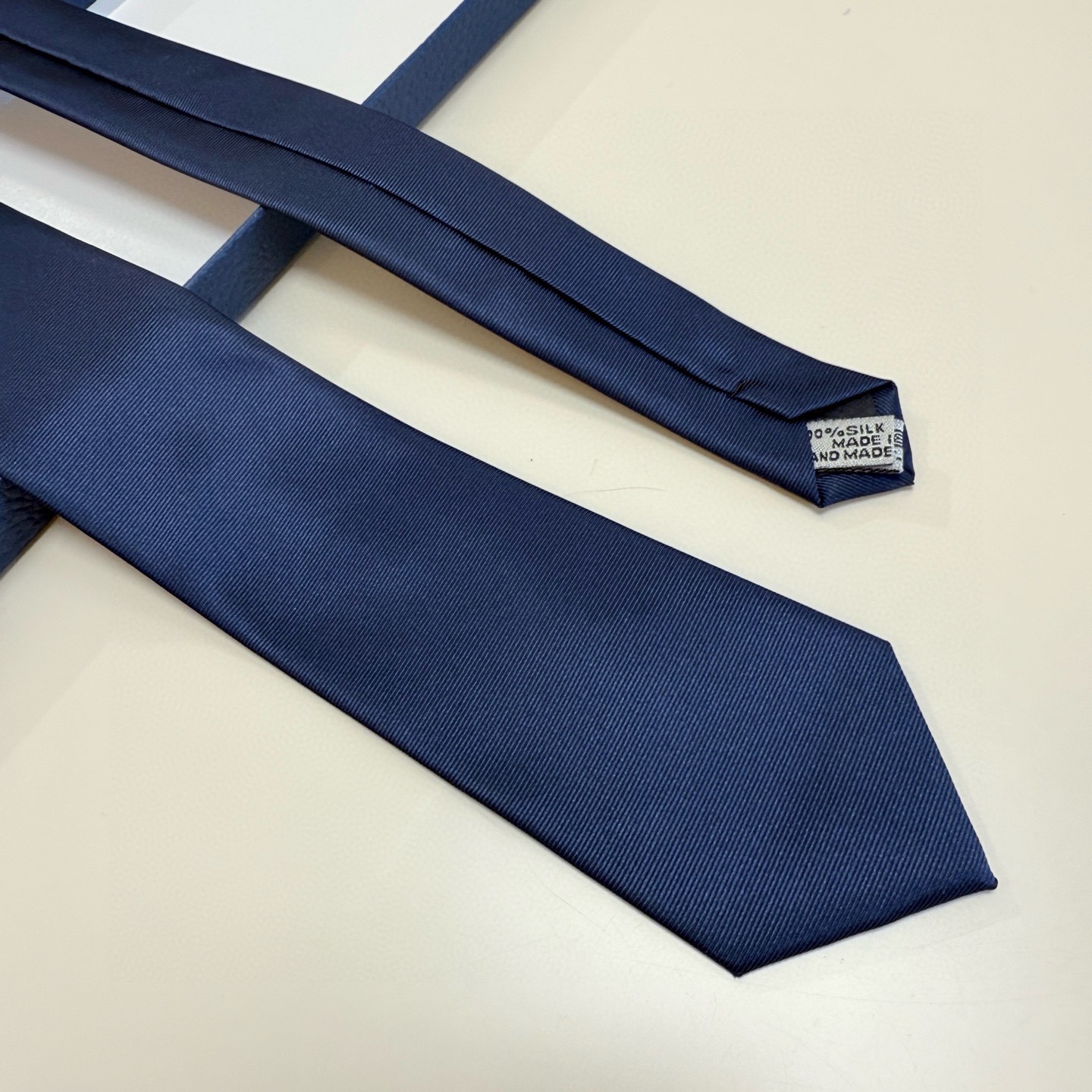 🌾爆款到👏👏新款迪奥领带 👔👔Dior男士稀有😻😻展现精湛手工与时尚优雅的理想选择，这款采用DO家最经典