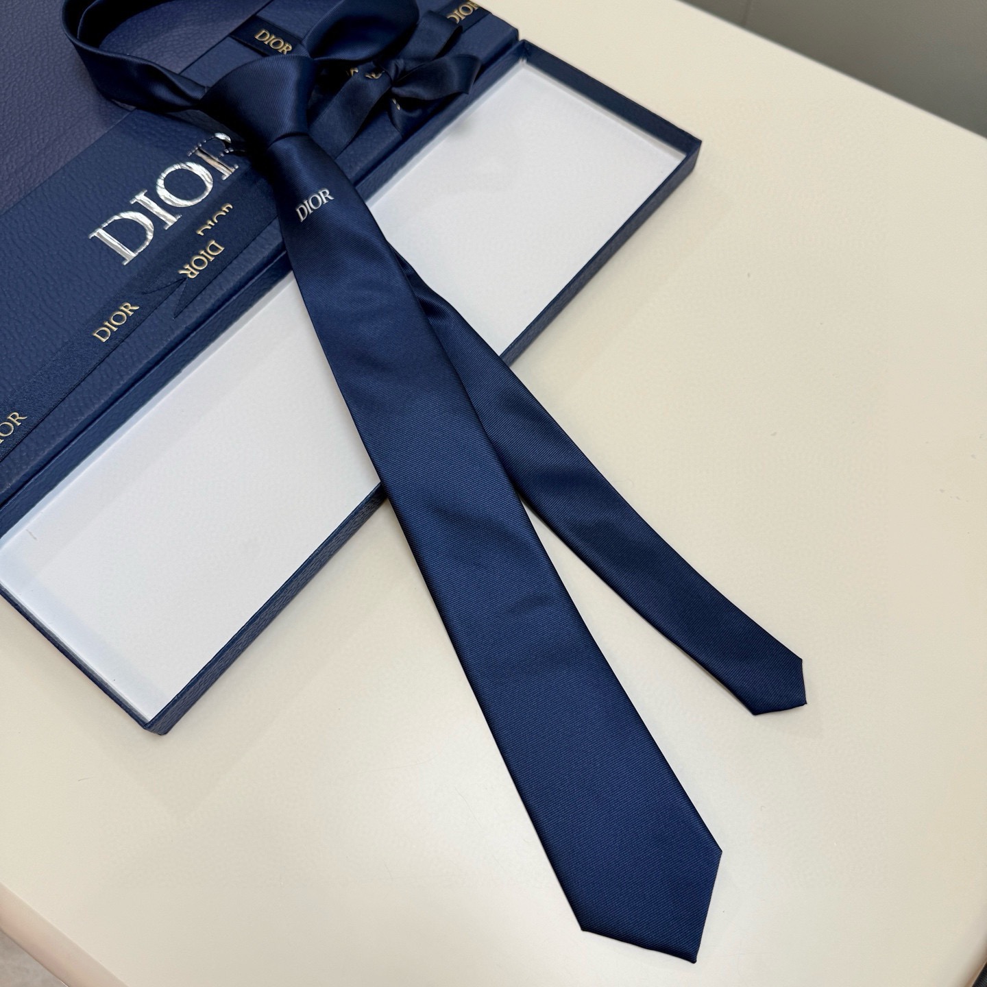 🌾爆款到👏👏新款迪奥领带 👔👔Dior男士稀有😻😻展现精湛手工与时尚优雅的理想选择，这款采用DO家最经典