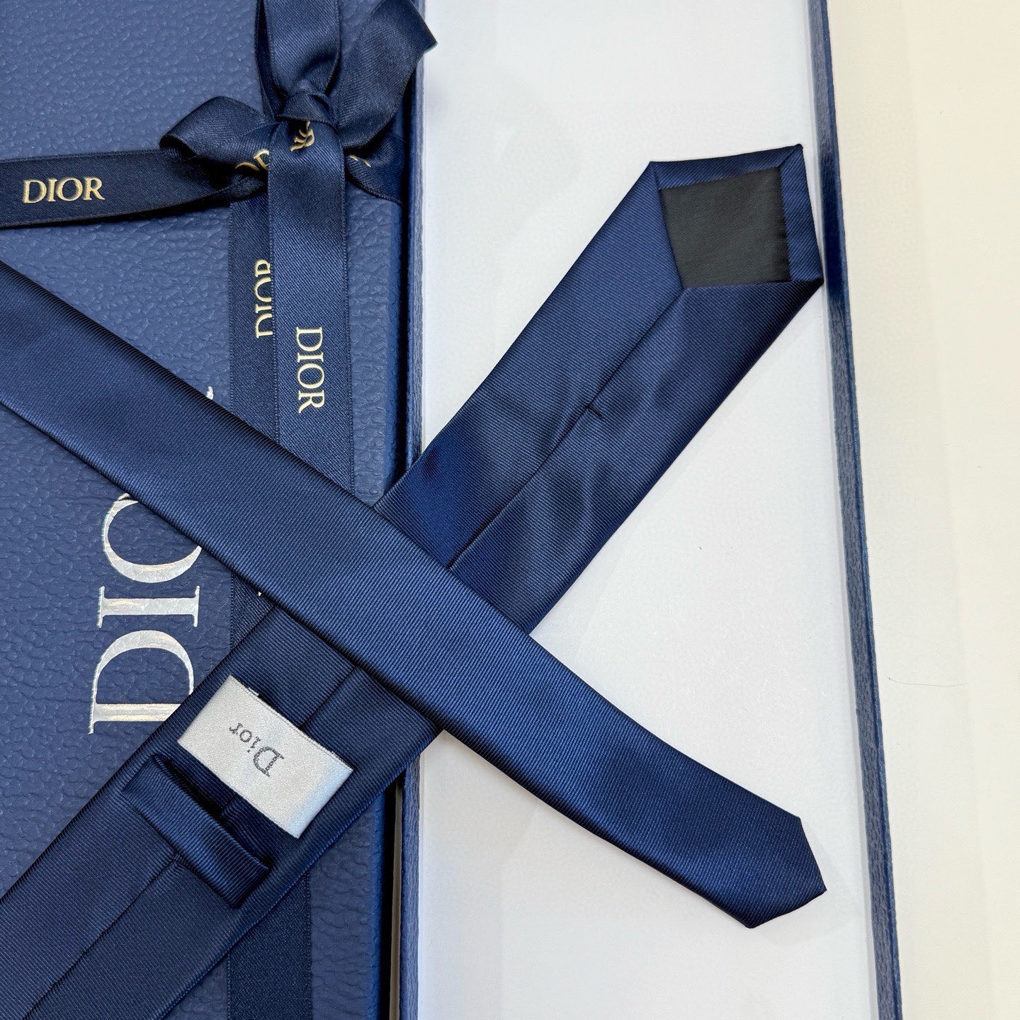 🌾爆款到👏👏新款迪奥领带 👔👔Dior男士稀有😻😻展现精湛手工与时尚优雅的理想选择，这款采用DO家最经典