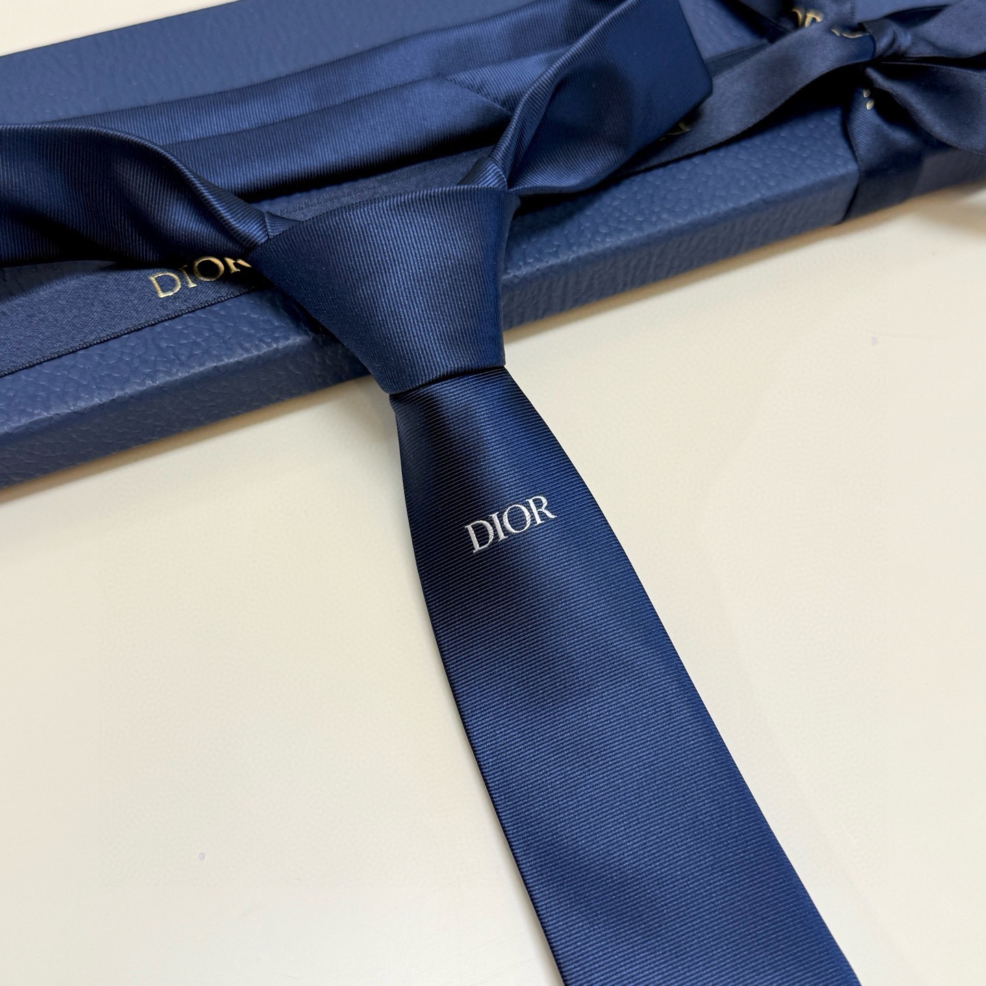 🌾爆款到👏👏新款迪奥领带 👔👔Dior男士稀有😻😻展现精湛手工与时尚优雅的理想选择，这款采用DO家最经典