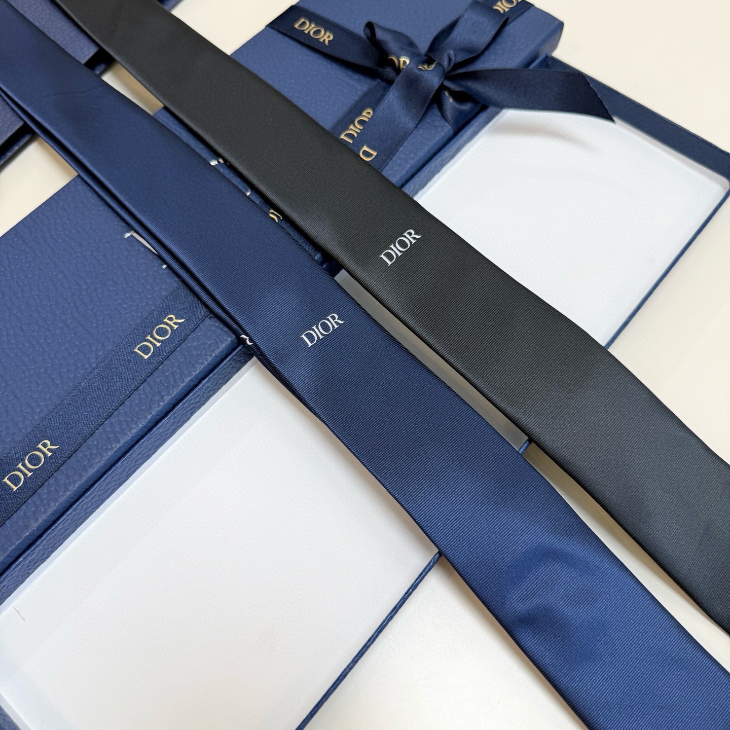 🌾爆款到👏👏新款迪奥领带 👔👔Dior男士稀有😻😻展现精湛手工与时尚优雅的理想选择，这款采用DO家最经典