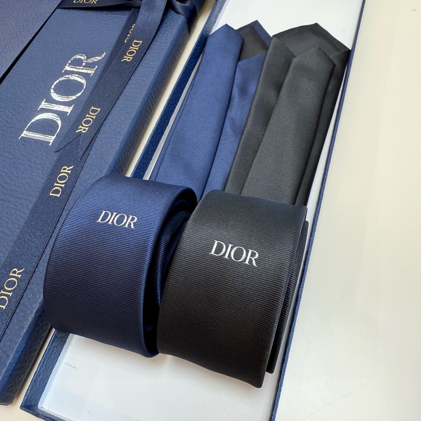 🌾爆款到👏👏新款迪奥领带 👔👔Dior男士稀有😻😻展现精湛手工与时尚优雅的理想选择，这款采用DO家最经典