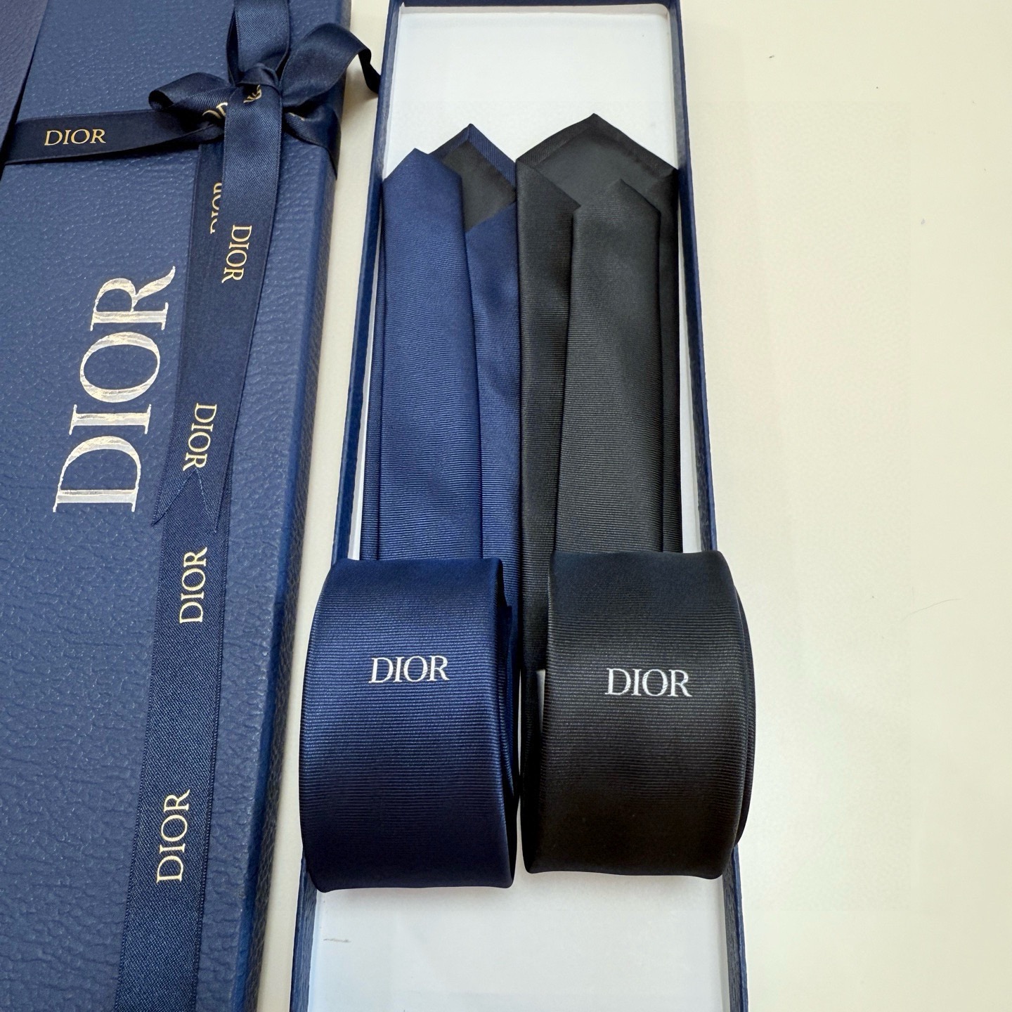 🌾爆款到👏👏新款迪奥领带 👔👔Dior男士稀有😻😻展现精湛手工与时尚优雅的理想选择，这款采用DO家最经典