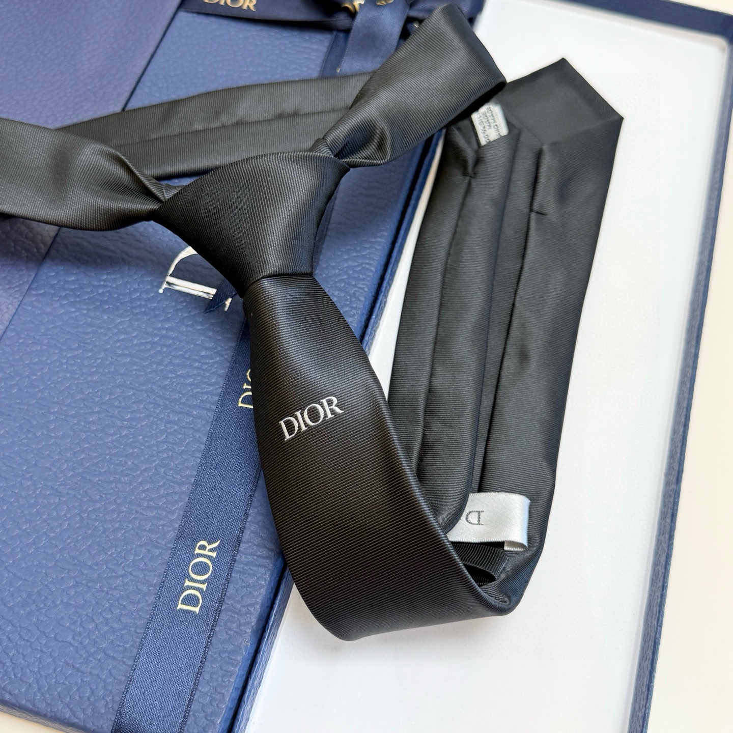 🌾爆款到👏👏新款迪奥领带 👔👔Dior男士稀有😻😻展现精湛手工与时尚优雅的理想选择，这款采用DO家最经典