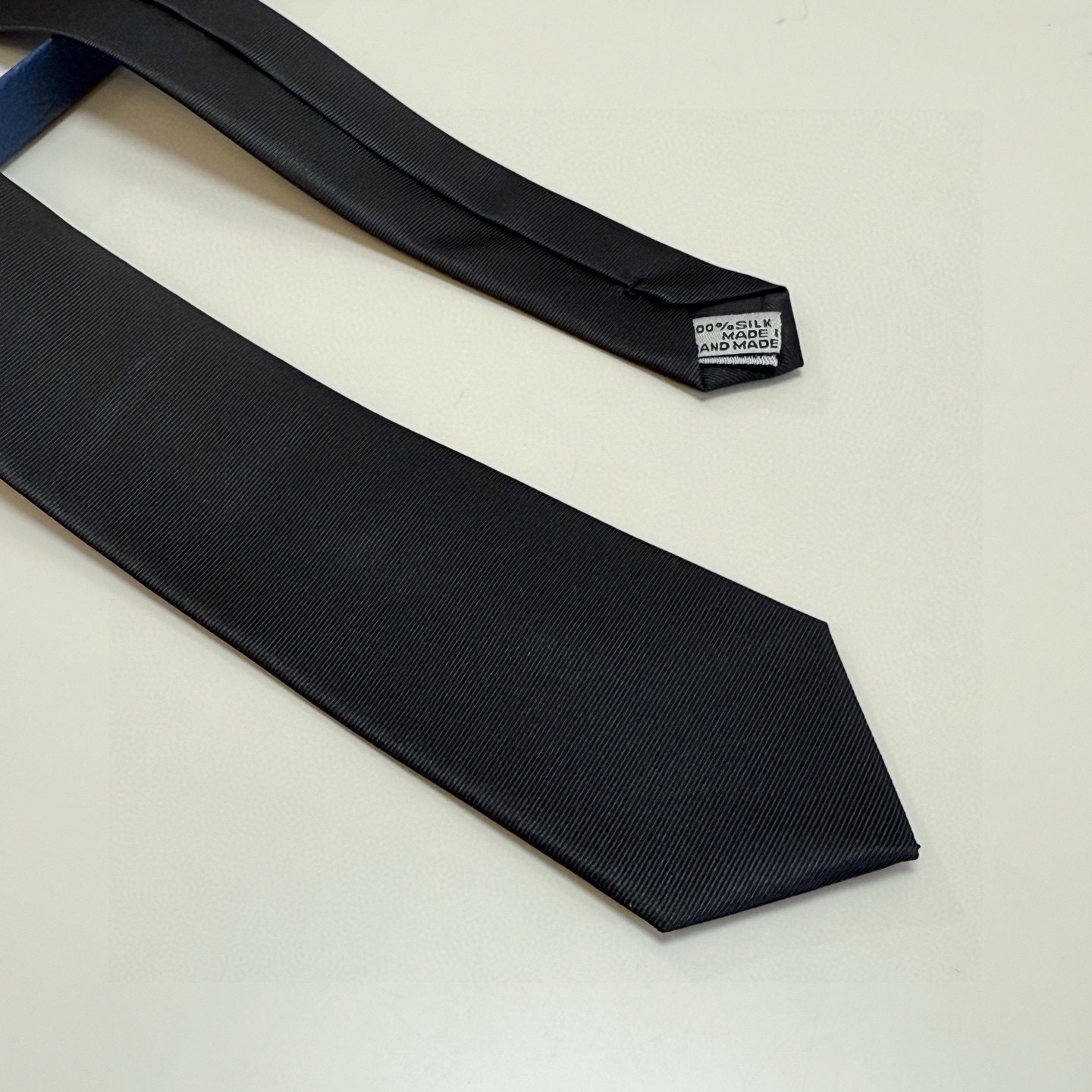 🌾爆款到👏👏新款迪奥领带 👔👔Dior男士稀有😻😻展现精湛手工与时尚优雅的理想选择，这款采用DO家最经典