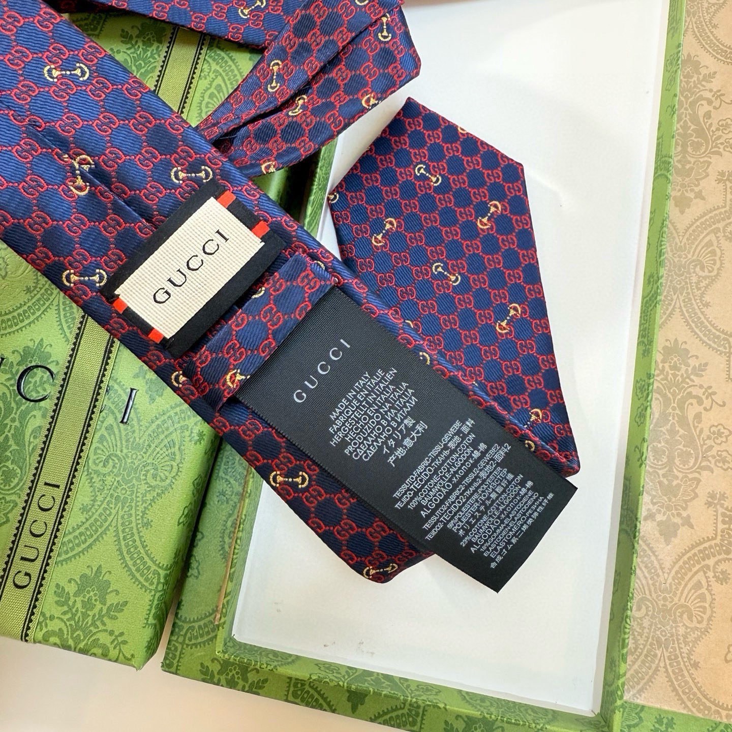 🌾古奇男士领带系列【GG马衔扣真丝领带】👔👔，稀有🐝🐝展现精湛手工与时尚优雅的理想选择，这款领带将标志性