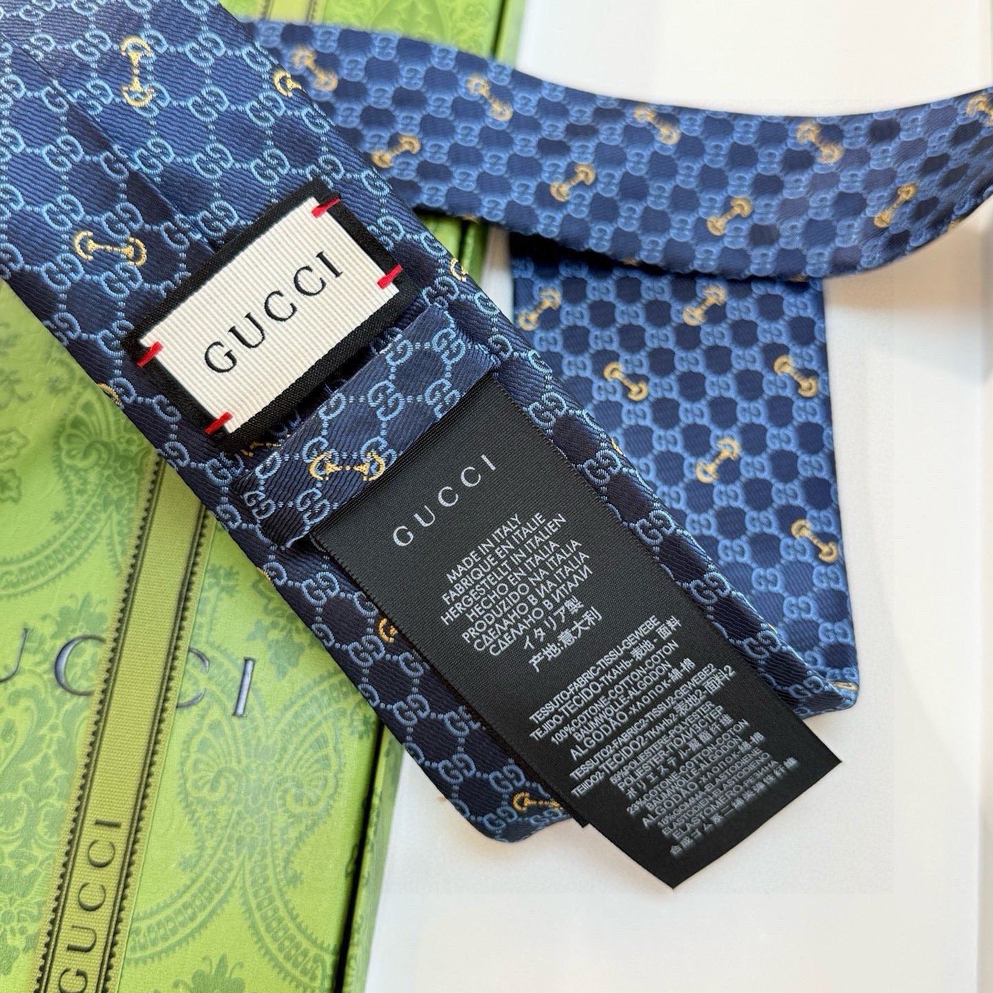 🌾古奇男士领带系列【GG马衔扣真丝领带】👔👔，稀有🐝🐝展现精湛手工与时尚优雅的理想选择，这款领带将标志性