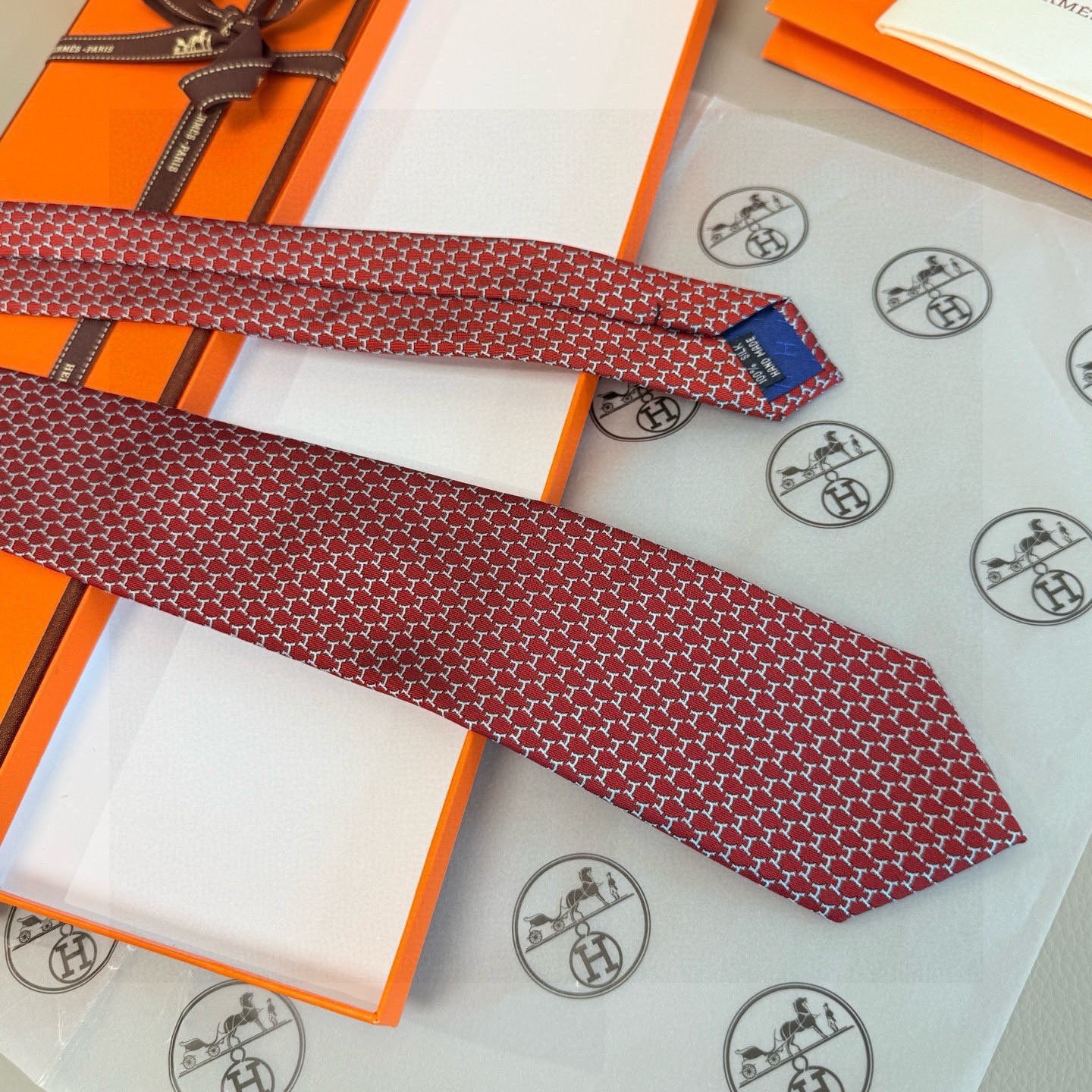 🌾专柜同步新款 爱马仕男士领带！爱马仕领带是每位男士衣橱中不可或缺的单品，也是一段故事的起源。仅有一条规