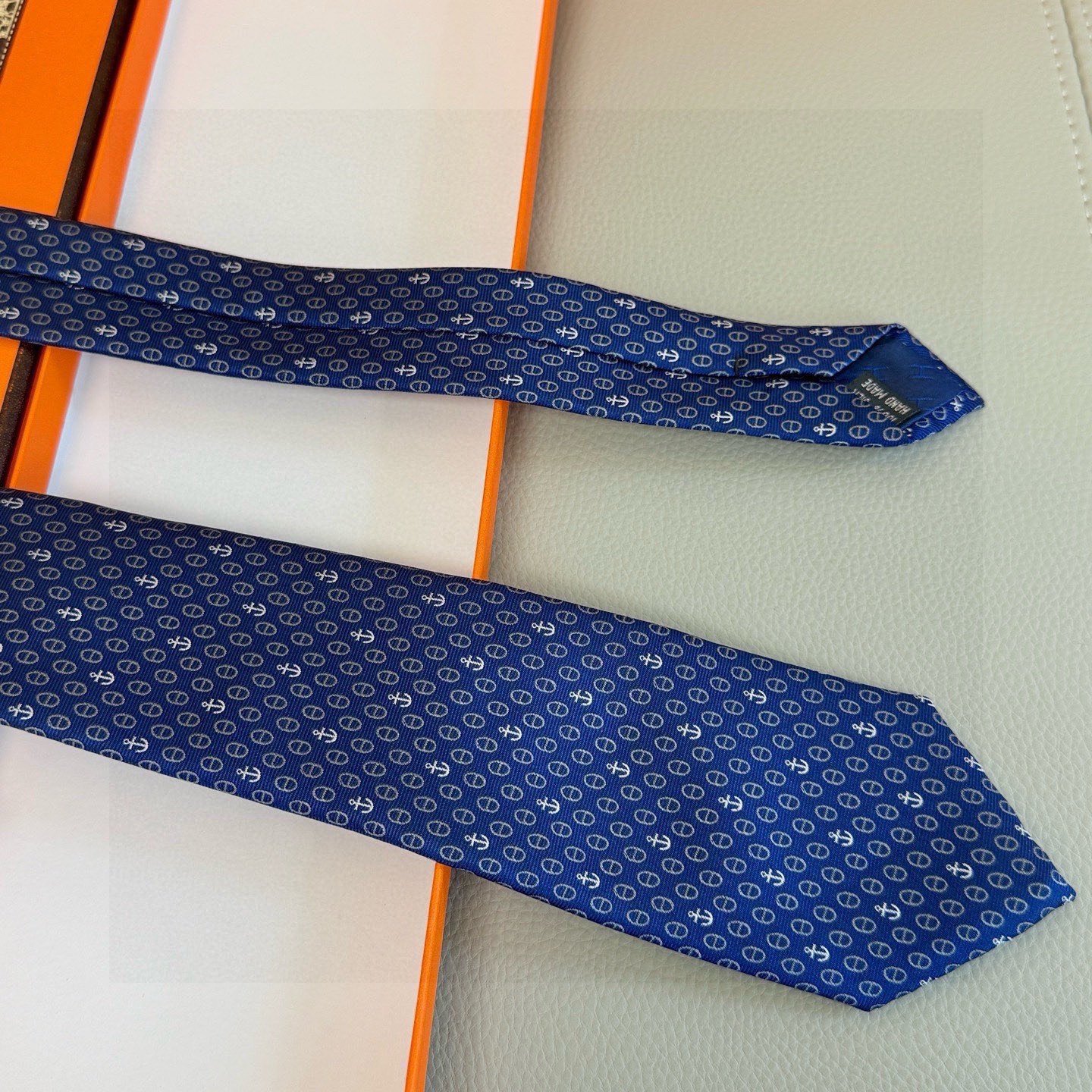 🌾官方同步新款！三色，爱马仕领带 船锚⚓️男士新款领带系列👔👔，稀有H家每年都有一千条不同印花的领带面世