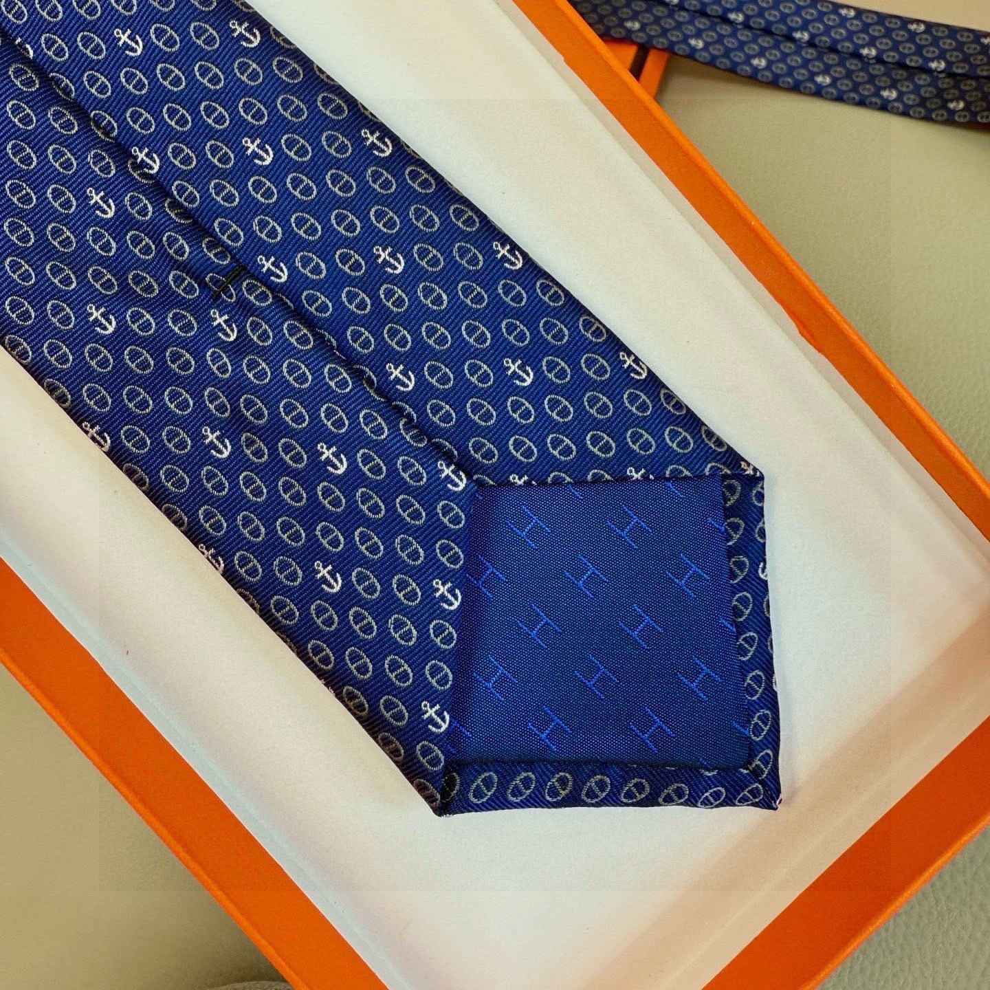 🌾官方同步新款！三色，爱马仕领带 船锚⚓️男士新款领带系列👔👔，稀有H家每年都有一千条不同印花的领带面世