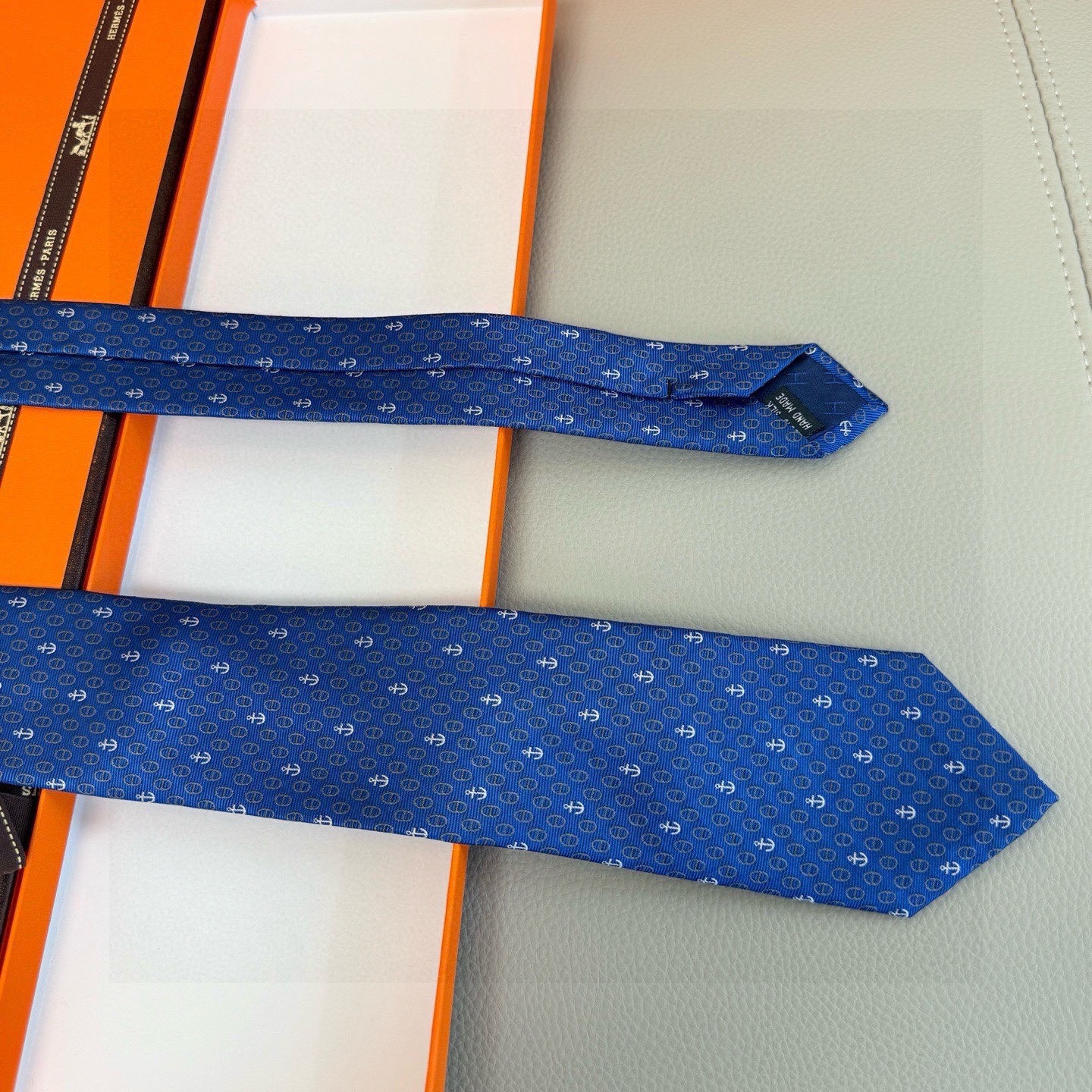 🌾官方同步新款！三色，爱马仕领带 船锚⚓️男士新款领带系列👔👔，稀有H家每年都有一千条不同印花的领带面世