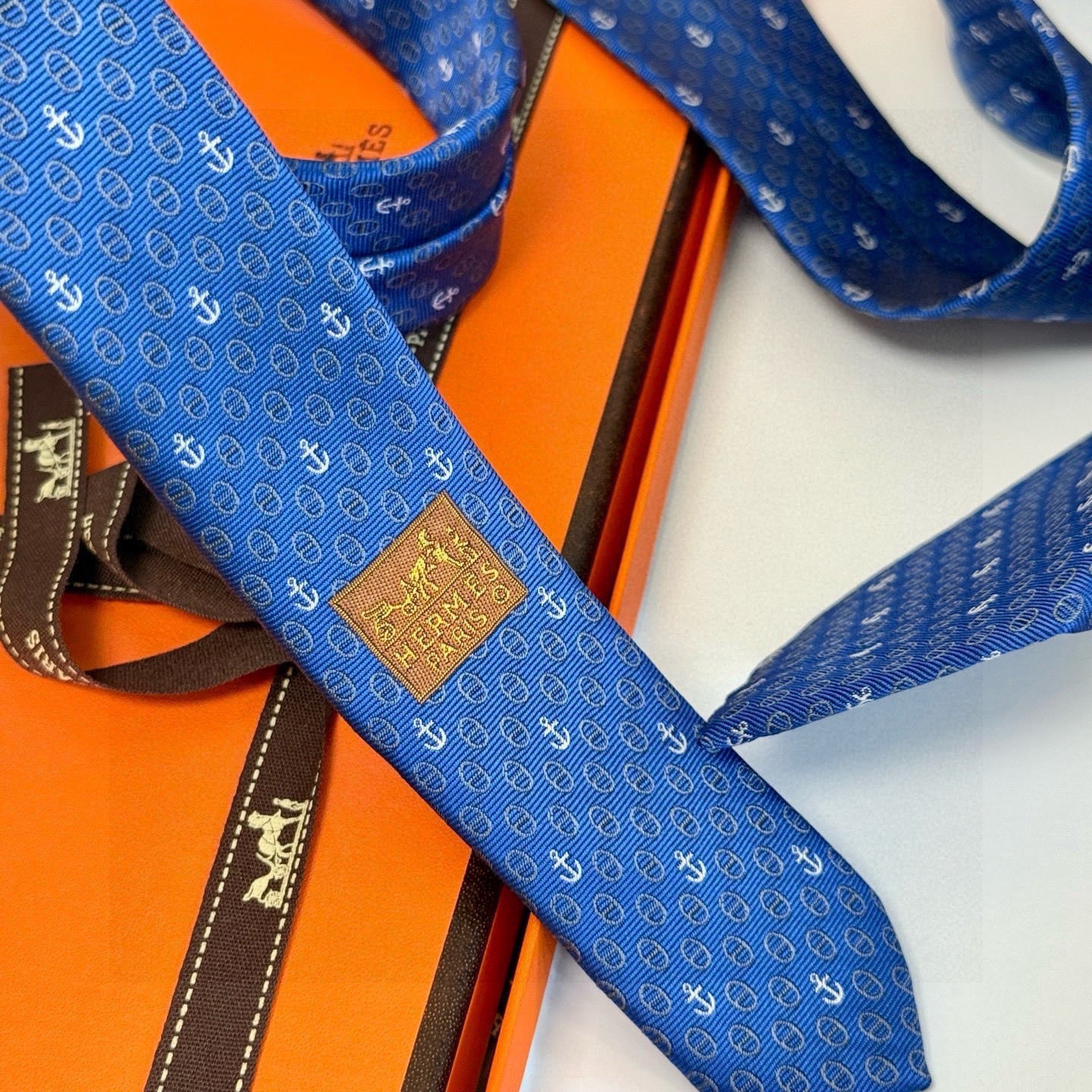 🌾官方同步新款！三色，爱马仕领带 船锚⚓️男士新款领带系列👔👔，稀有H家每年都有一千条不同印花的领带面世
