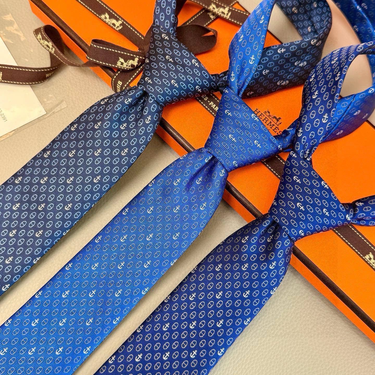 🌾官方同步新款！三色，爱马仕领带 船锚⚓️男士新款领带系列👔👔，稀有H家每年都有一千条不同印花的领带面世