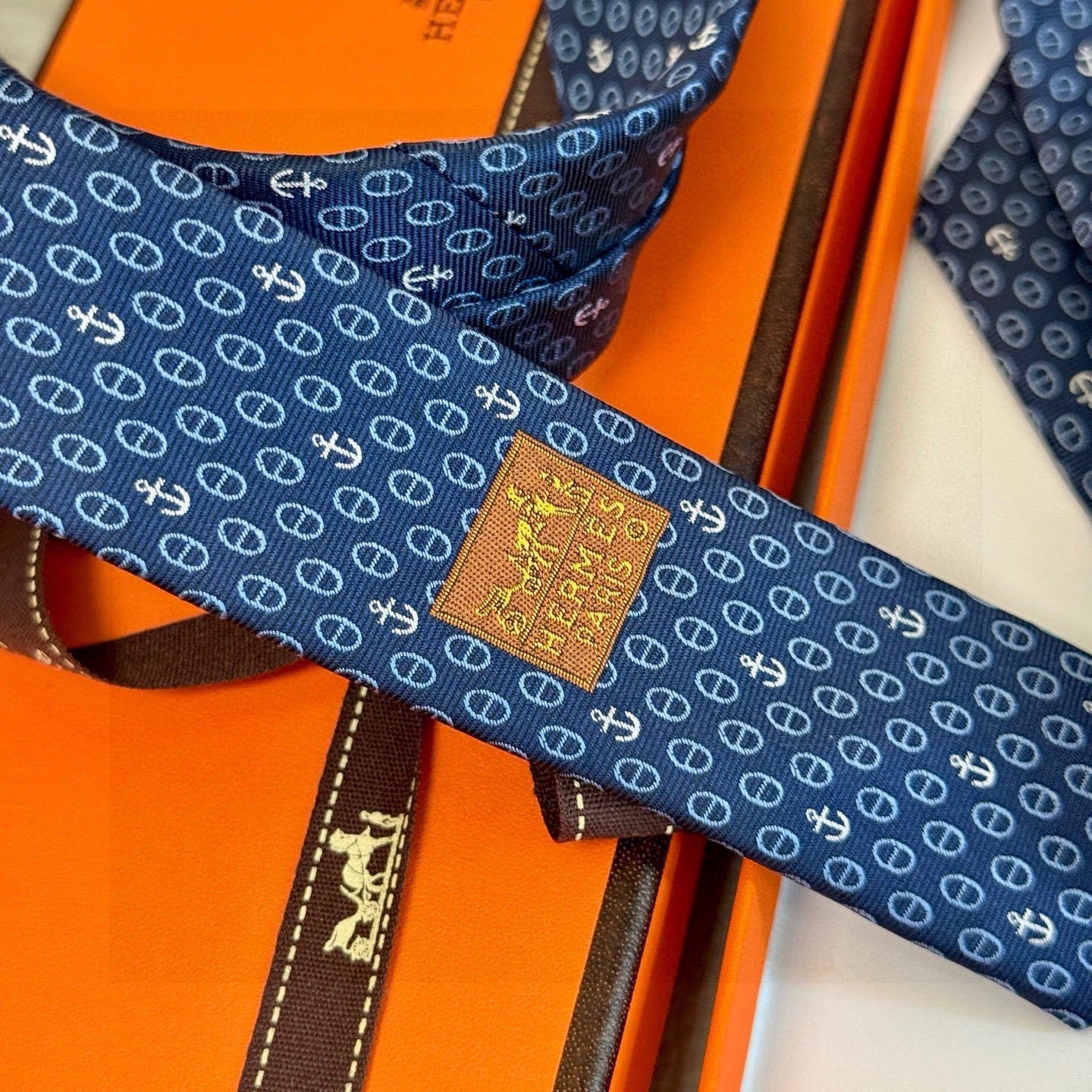 🌾官方同步新款！三色，爱马仕领带 船锚⚓️男士新款领带系列👔👔，稀有H家每年都有一千条不同印花的领带面世