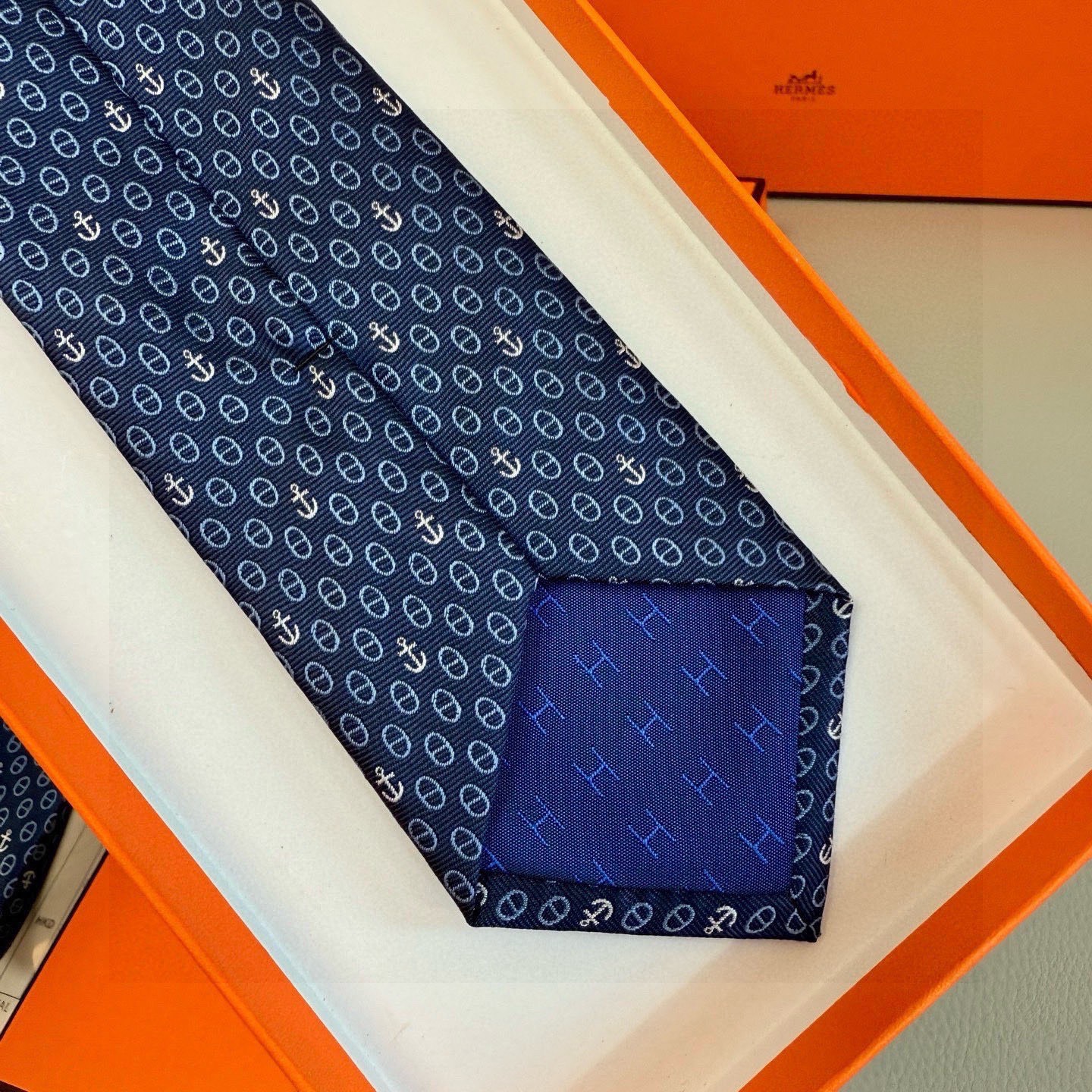 🌾官方同步新款！三色，爱马仕领带 船锚⚓️男士新款领带系列👔👔，稀有H家每年都有一千条不同印花的领带面世