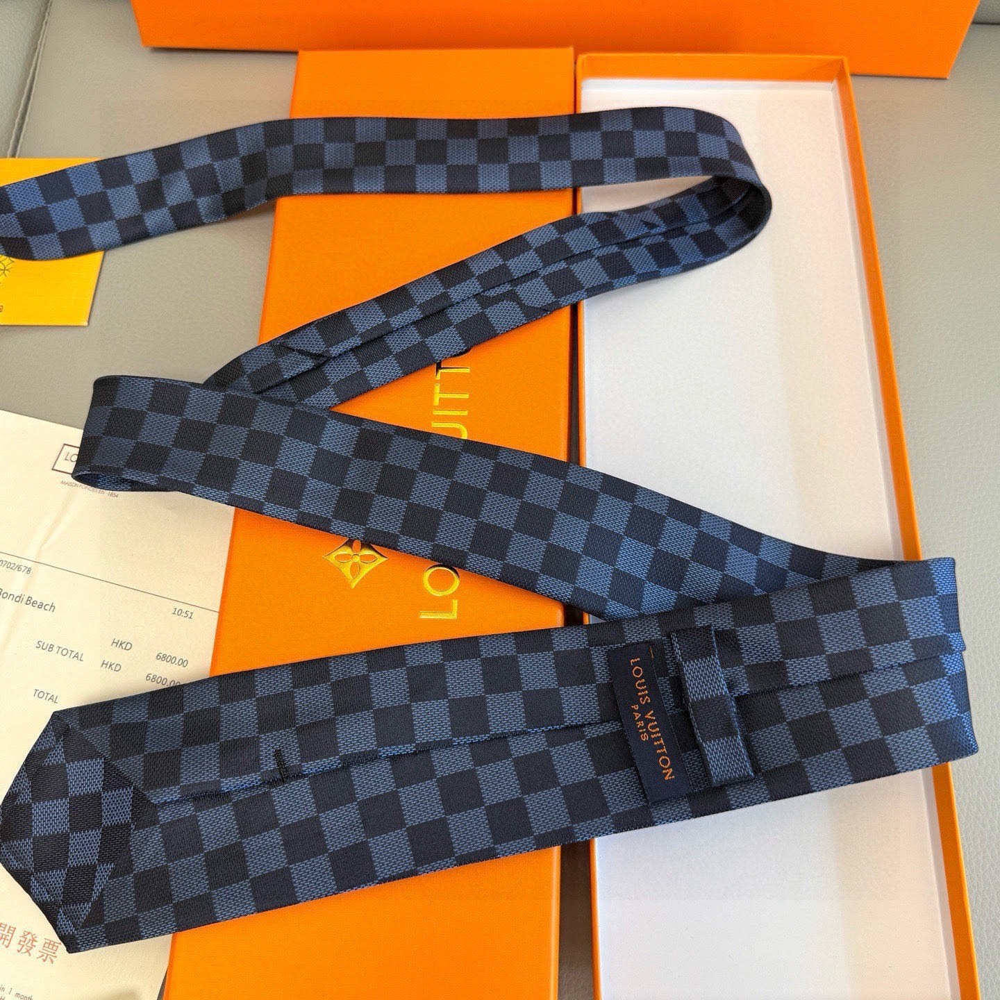 🌾男士领带系列 LV棋盘格领带👔👔，稀有😻😻展现精湛手工与时尚优雅的理想选择，这款领带将标志性的路易威登