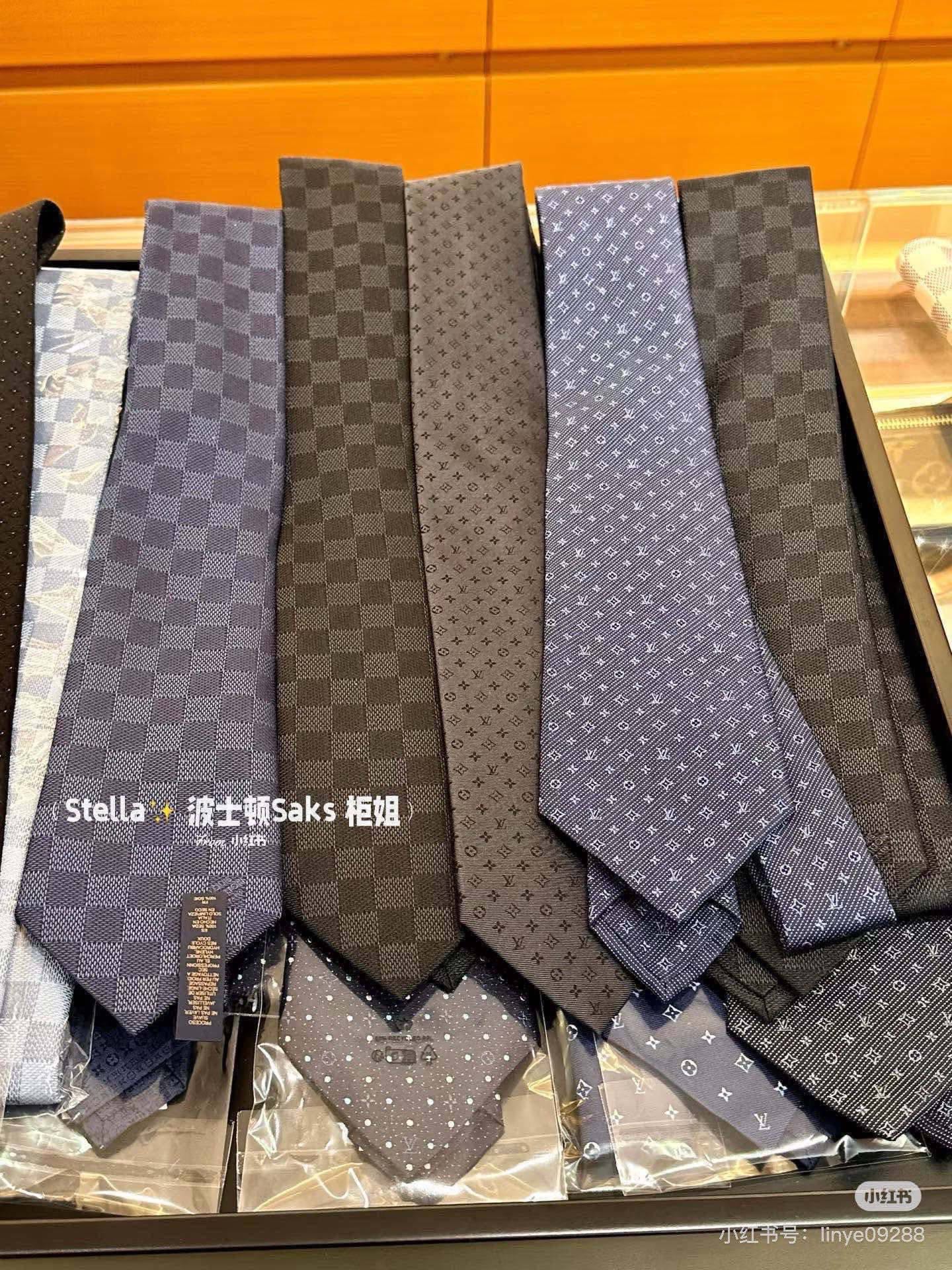 🌾男士领带系列 LV棋盘格领带👔👔，稀有😻😻展现精湛手工与时尚优雅的理想选择，这款领带将标志性的路易威登