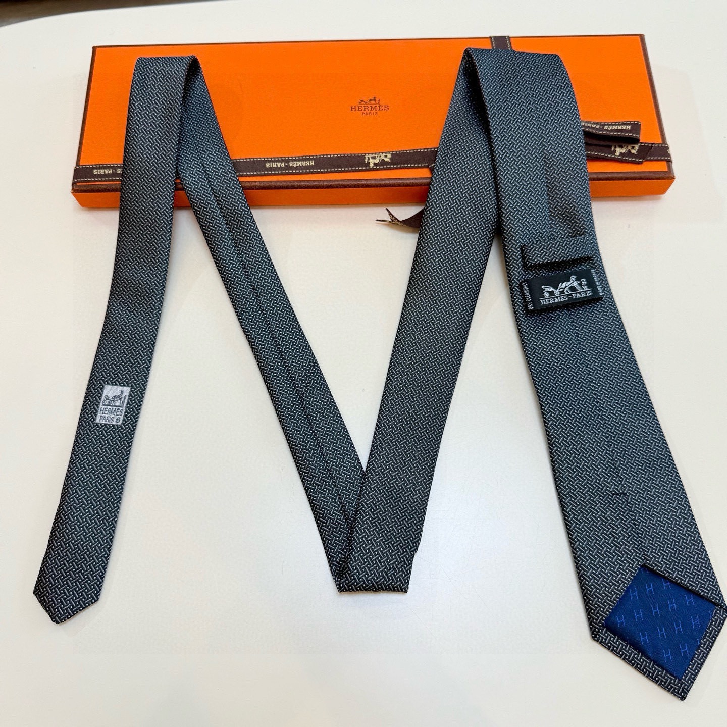 🌾 👨‍✈男士新款领带系列【H编织花纹领带】👔👔，稀有H家每年都有一千条不同印花的领带面世，从最初的多以