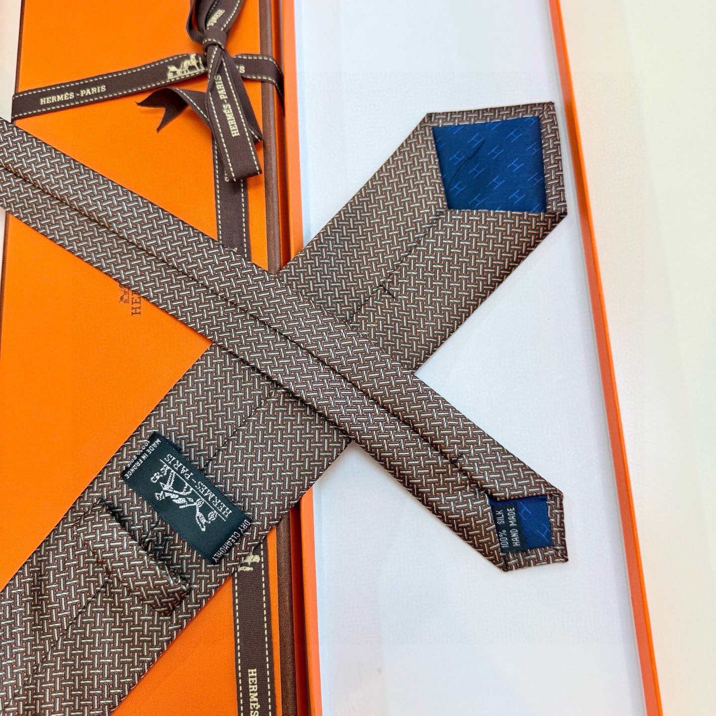 🌾 👨‍✈男士新款领带系列【H编织花纹领带】👔👔，稀有H家每年都有一千条不同印花的领带面世，从最初的多以