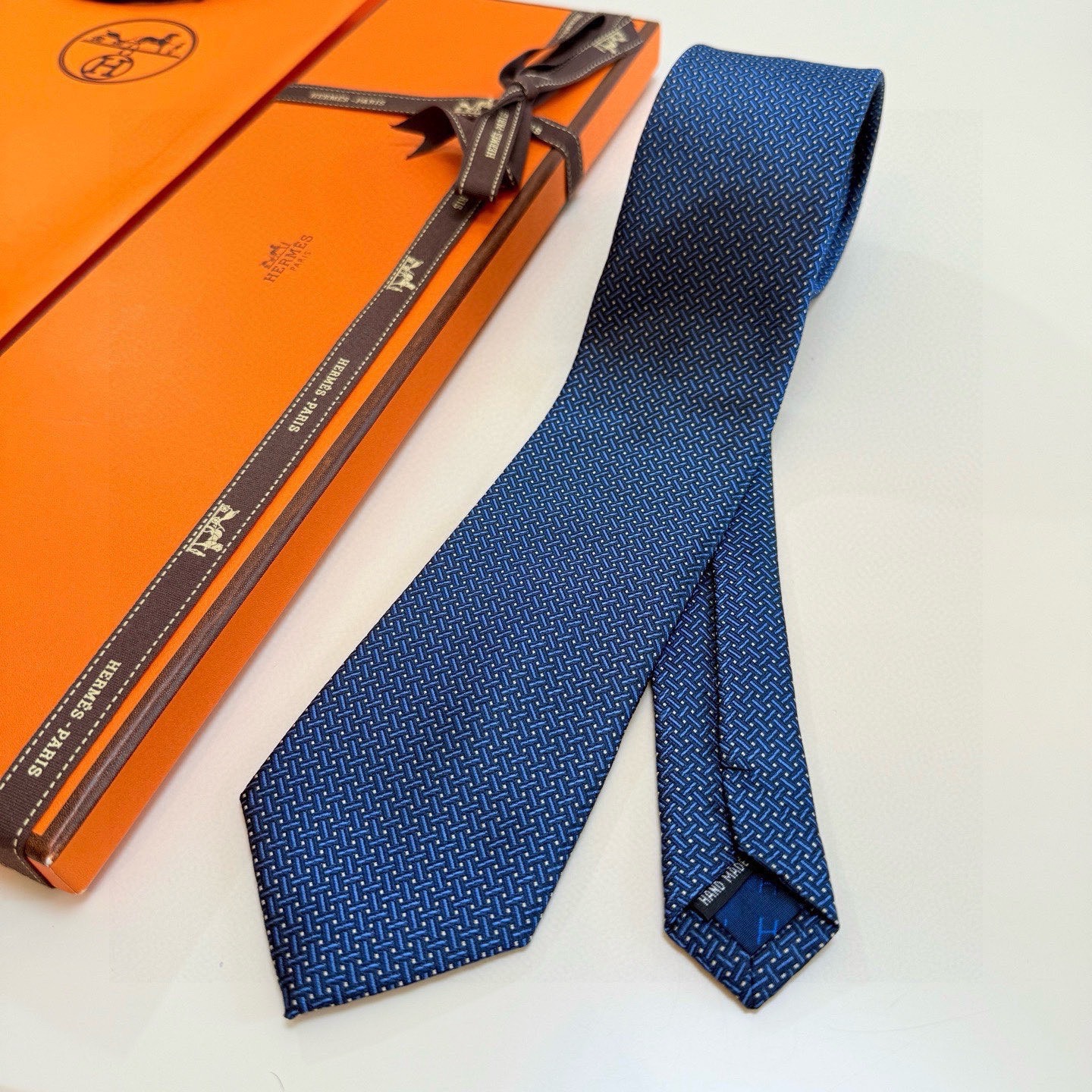 🌾 👨‍✈男士新款领带系列【H编织花纹领带】👔👔，稀有H家每年都有一千条不同印花的领带面世，从最初的多以