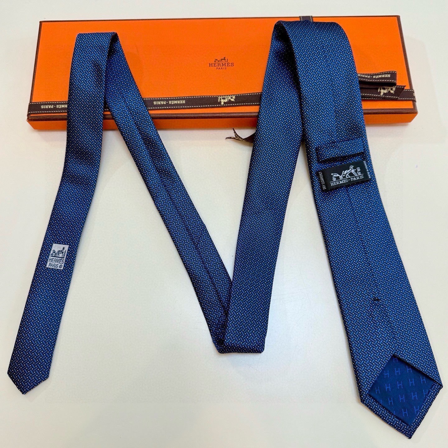 🌾 👨‍✈男士新款领带系列【H编织花纹领带】👔👔，稀有H家每年都有一千条不同印花的领带面世，从最初的多以