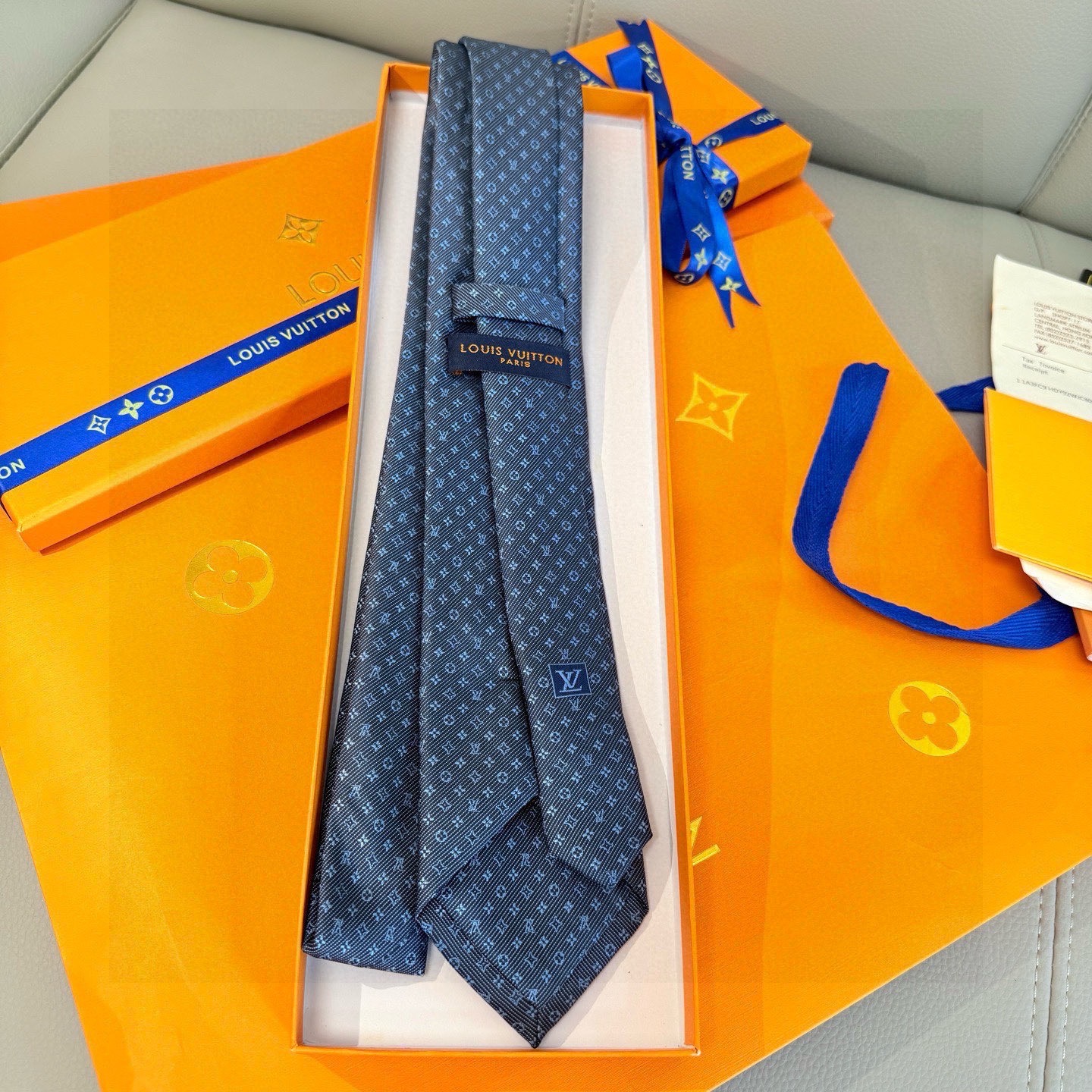 🌾 专柜同歩👔Lv男士领带系列，精致的小Logo提花，低调奢华大气的配色，这款领带将Lv标志性的Dami