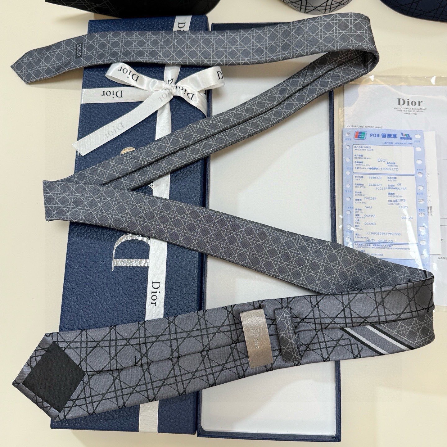 🌾爆款到👏👏Do家新款领带💖💖 👔👔Dior男士【D藤格纹图案领带】，稀有😻😻展现精湛手工与时尚优雅的理