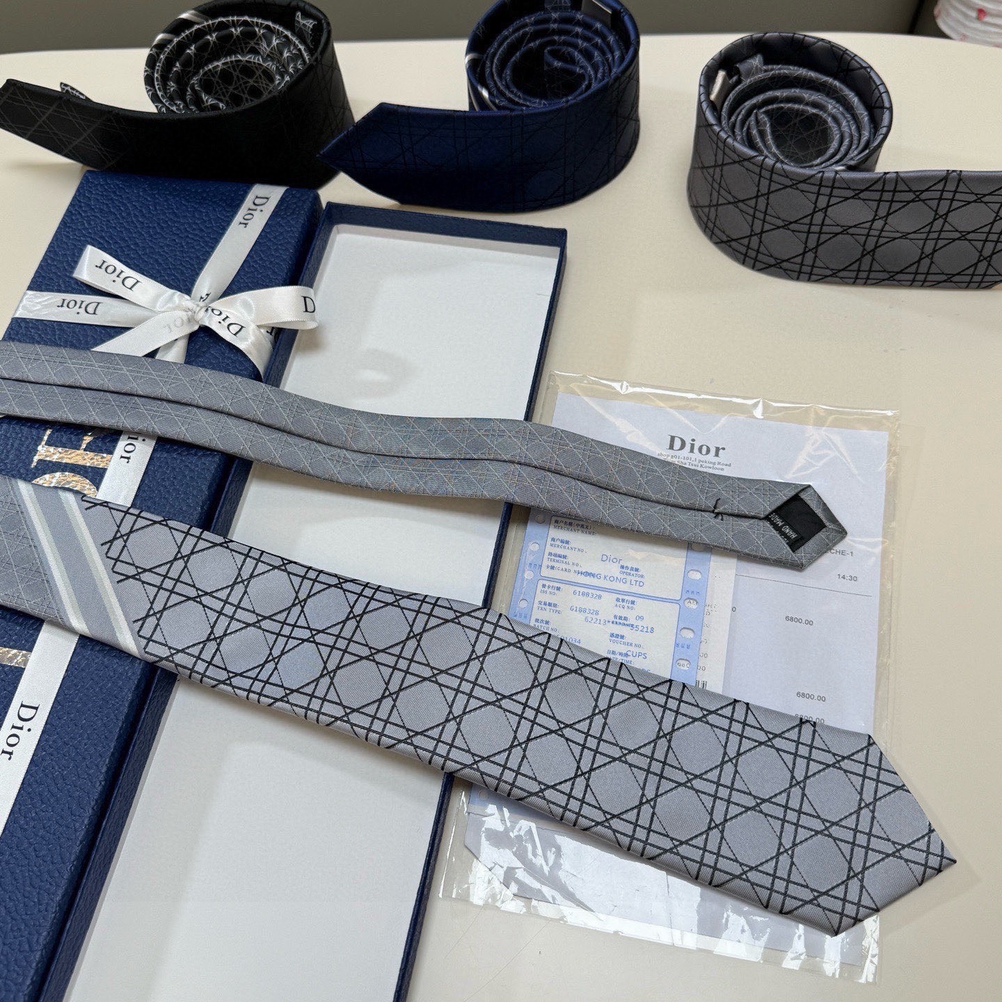 🌾爆款到👏👏Do家新款领带💖💖 👔👔Dior男士【D藤格纹图案领带】，稀有😻😻展现精湛手工与时尚优雅的理