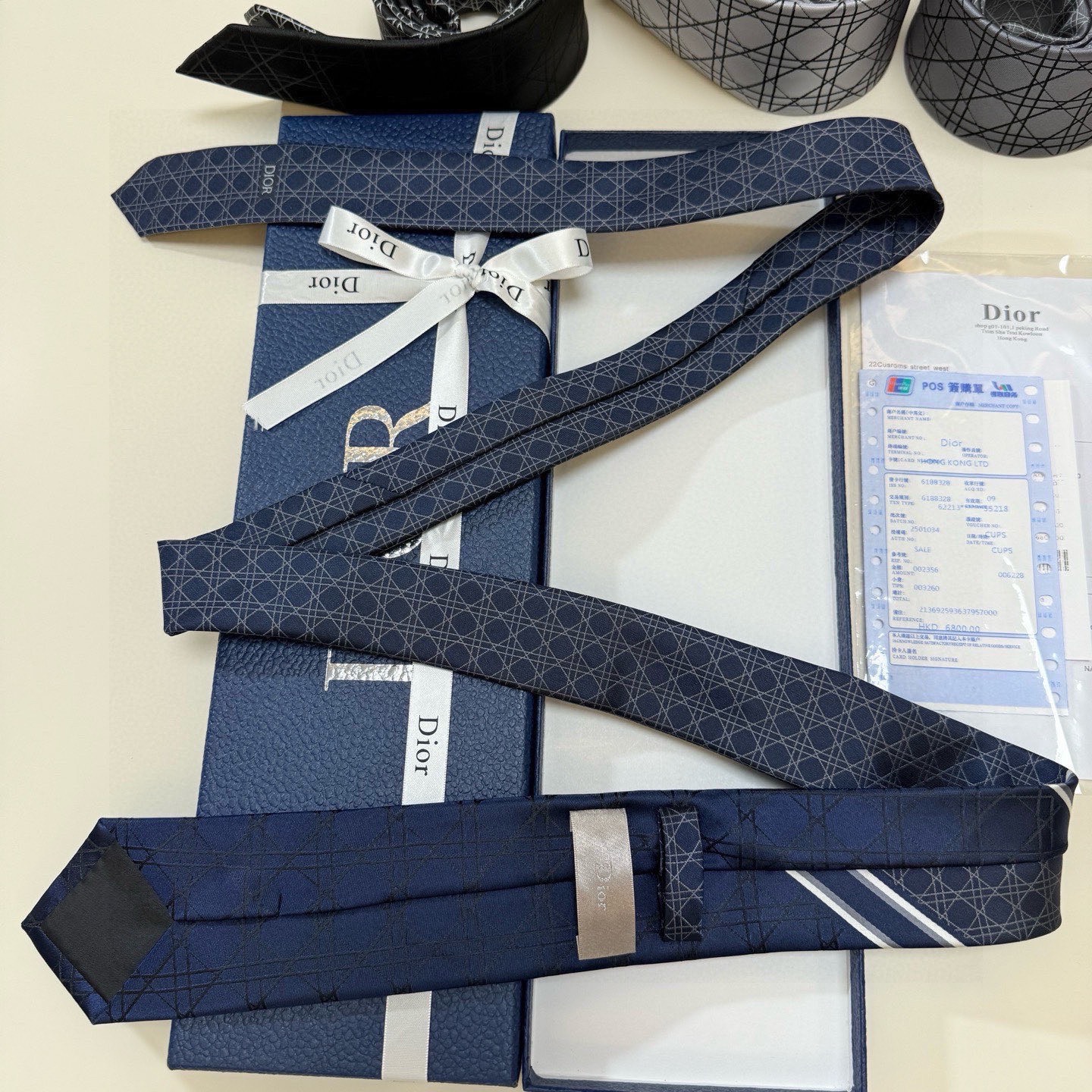 🌾爆款到👏👏Do家新款领带💖💖 👔👔Dior男士【D藤格纹图案领带】，稀有😻😻展现精湛手工与时尚优雅的理