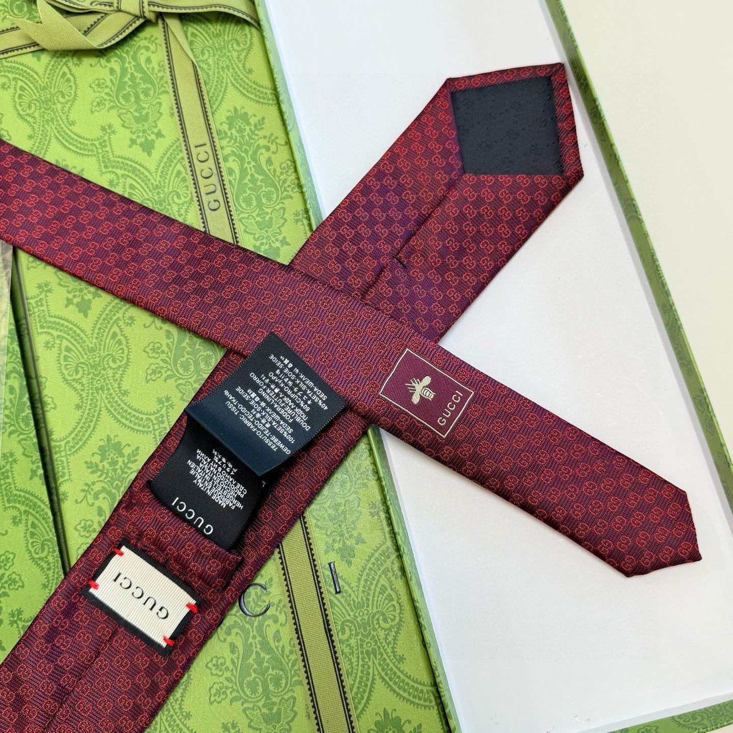 🌾官方同步古奇男款领带【双GG领带】👔👔，稀有🐝🐝展现精湛手工与时尚优雅的理想选择，这款领带将标志性的主