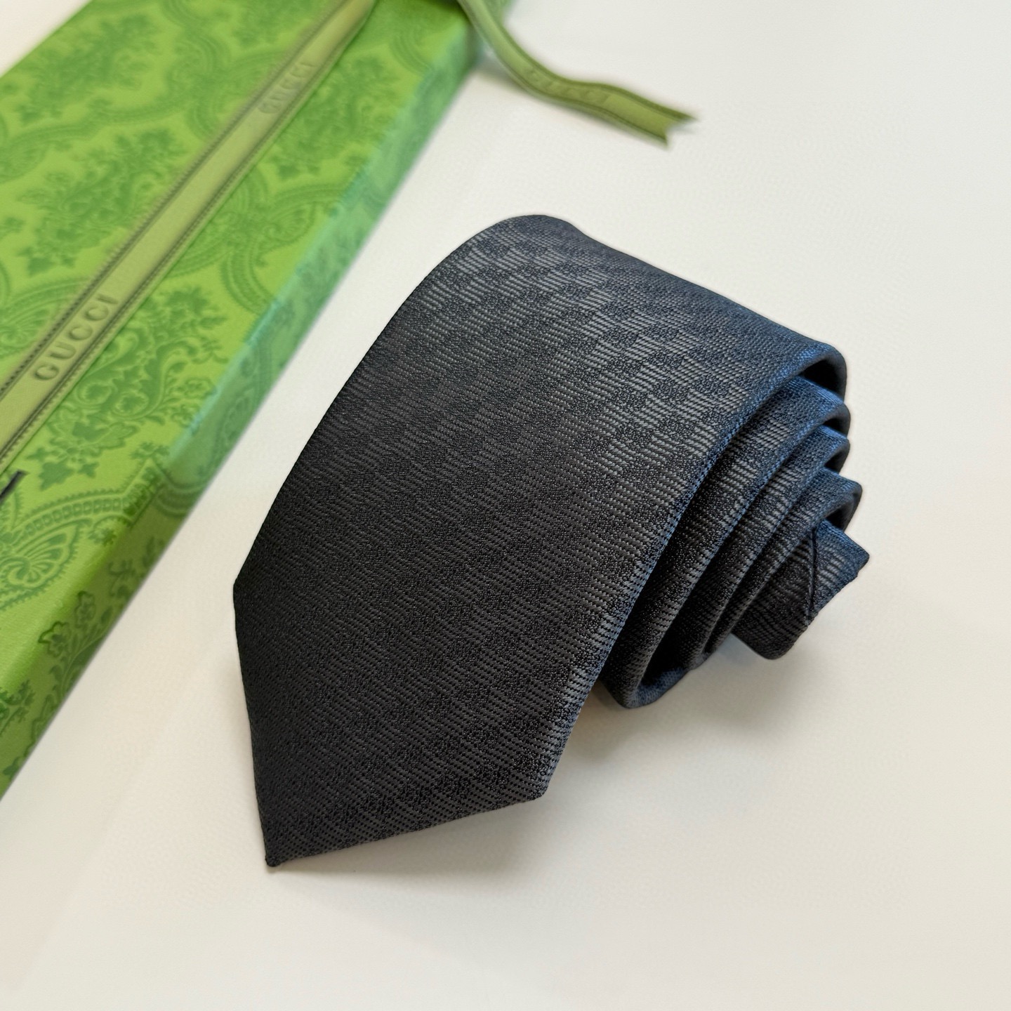 🌾官方同步古奇男款领带【双GG领带】👔👔，稀有🐝🐝展现精湛手工与时尚优雅的理想选择，这款领带将标志性的主